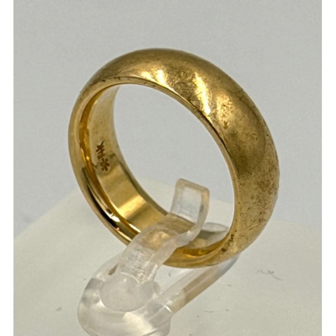 A 14ct yellow gold wedding band approximate size L and weigh...