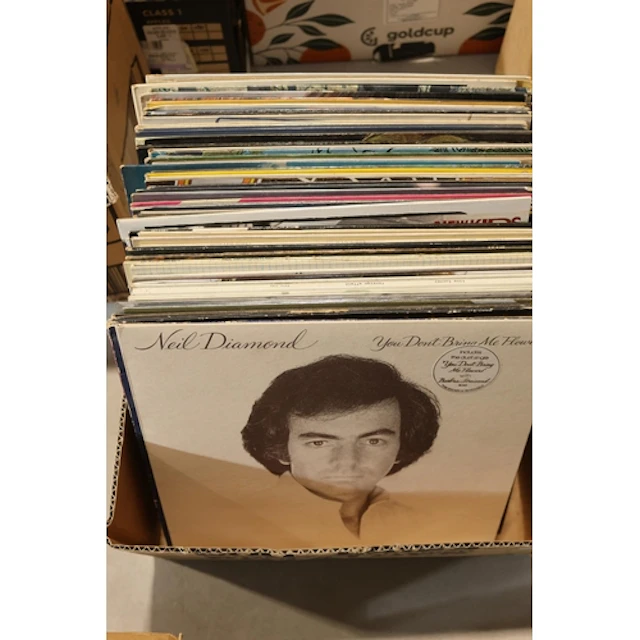 Box of mixed vinyl records to include U2, Duran Duran, Pink ...