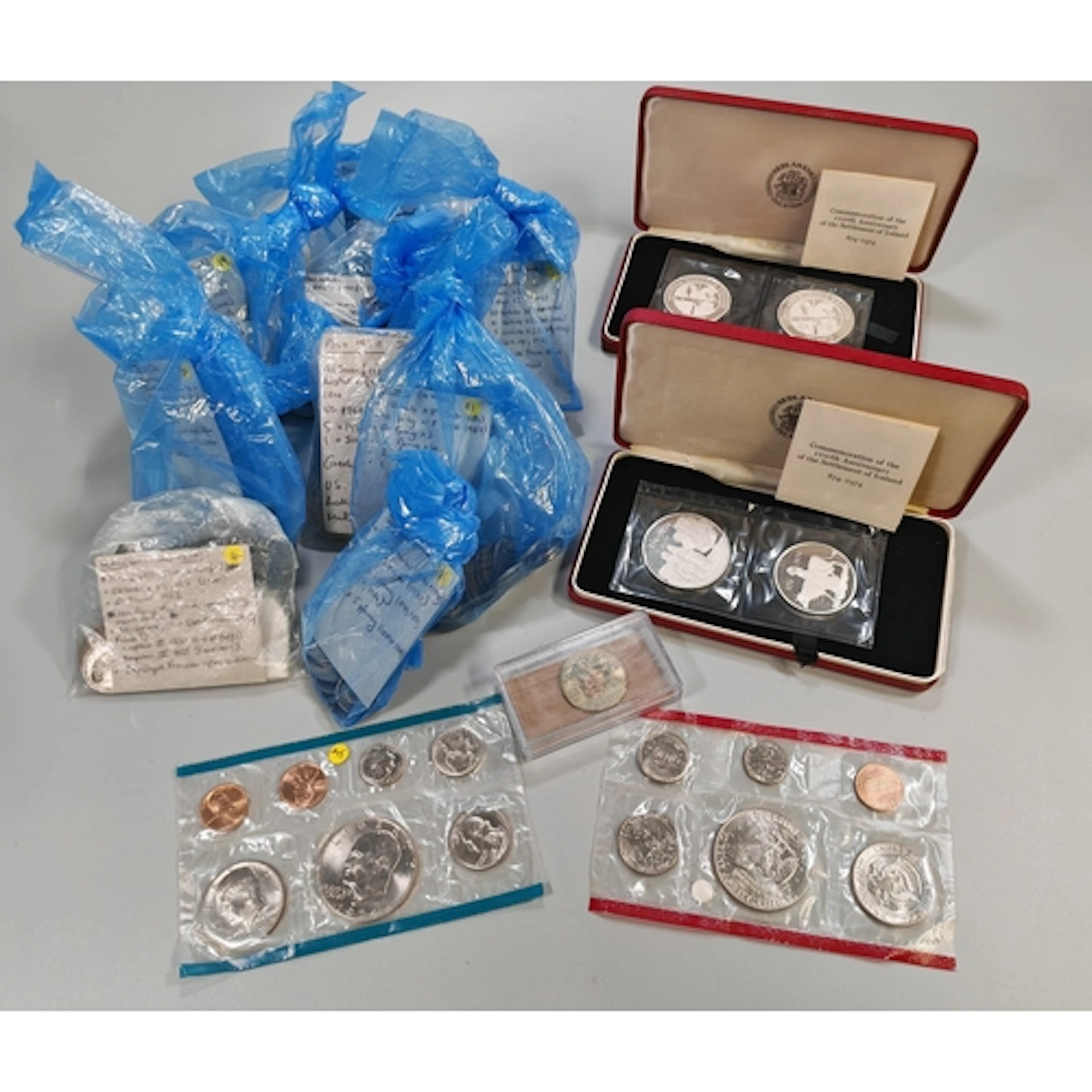 Collection of GB and foreign coinage to include: Iceland 874...