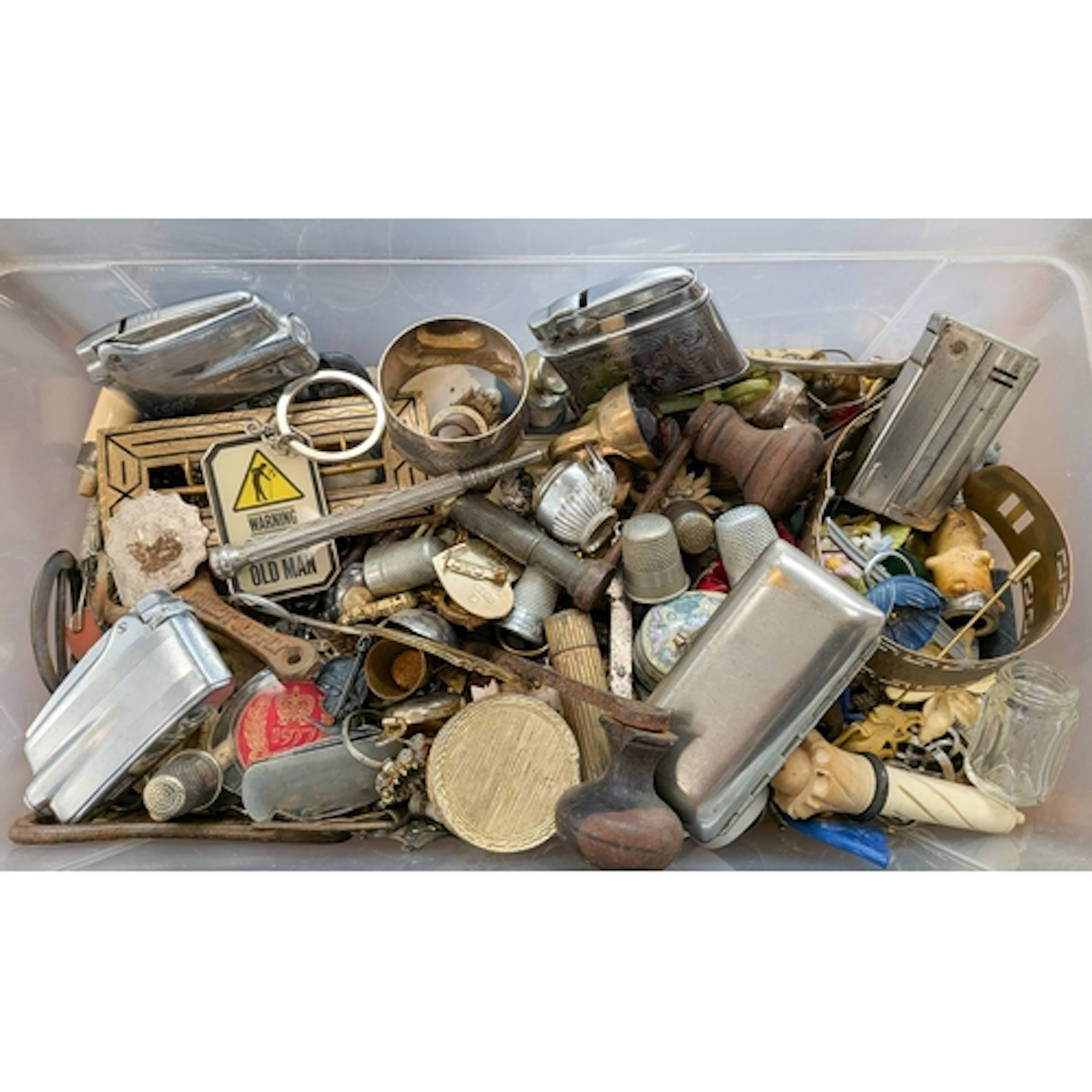 Miniature and other collectables to include lighters, thimbl...