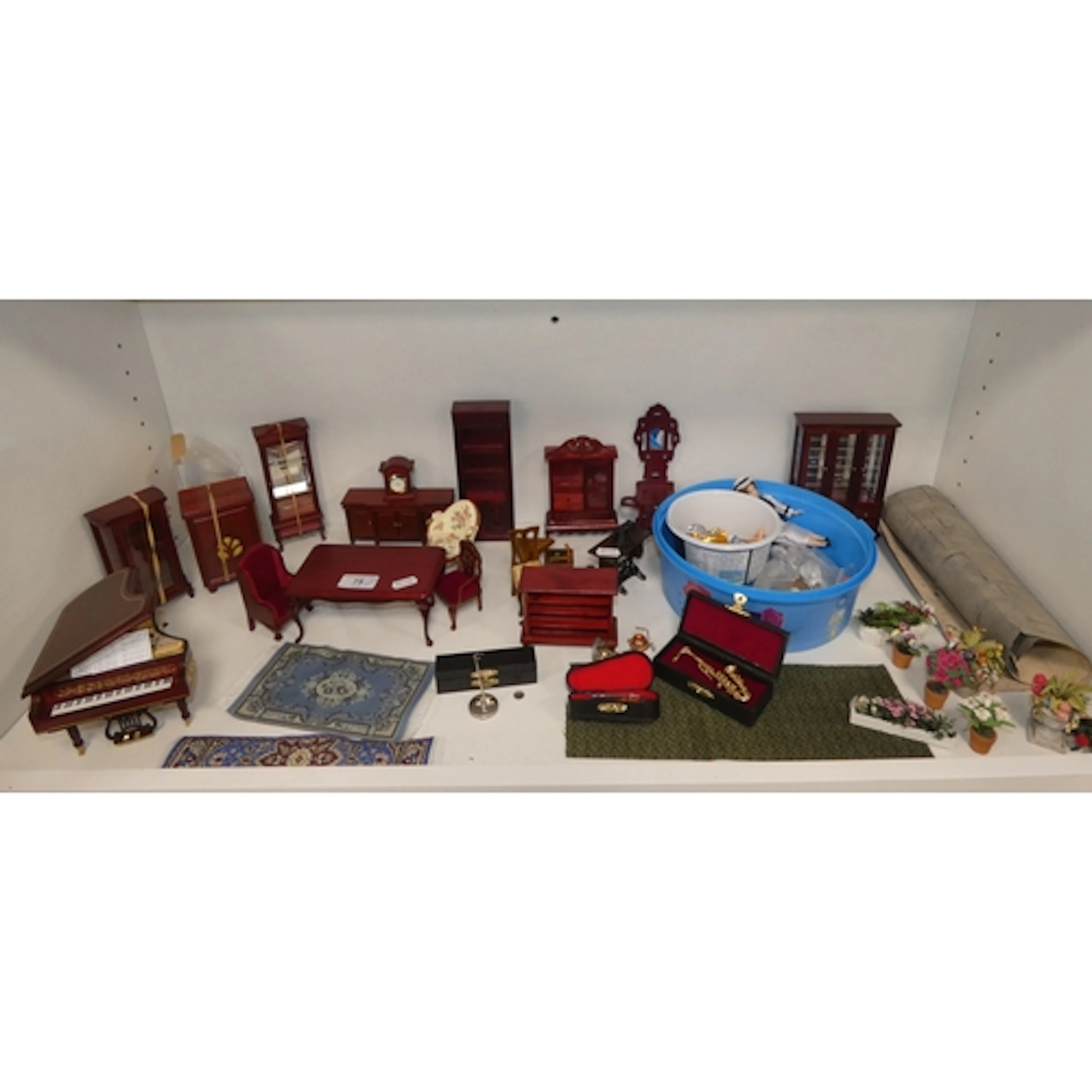 Collection of doll's house furniture to include antique-styl...