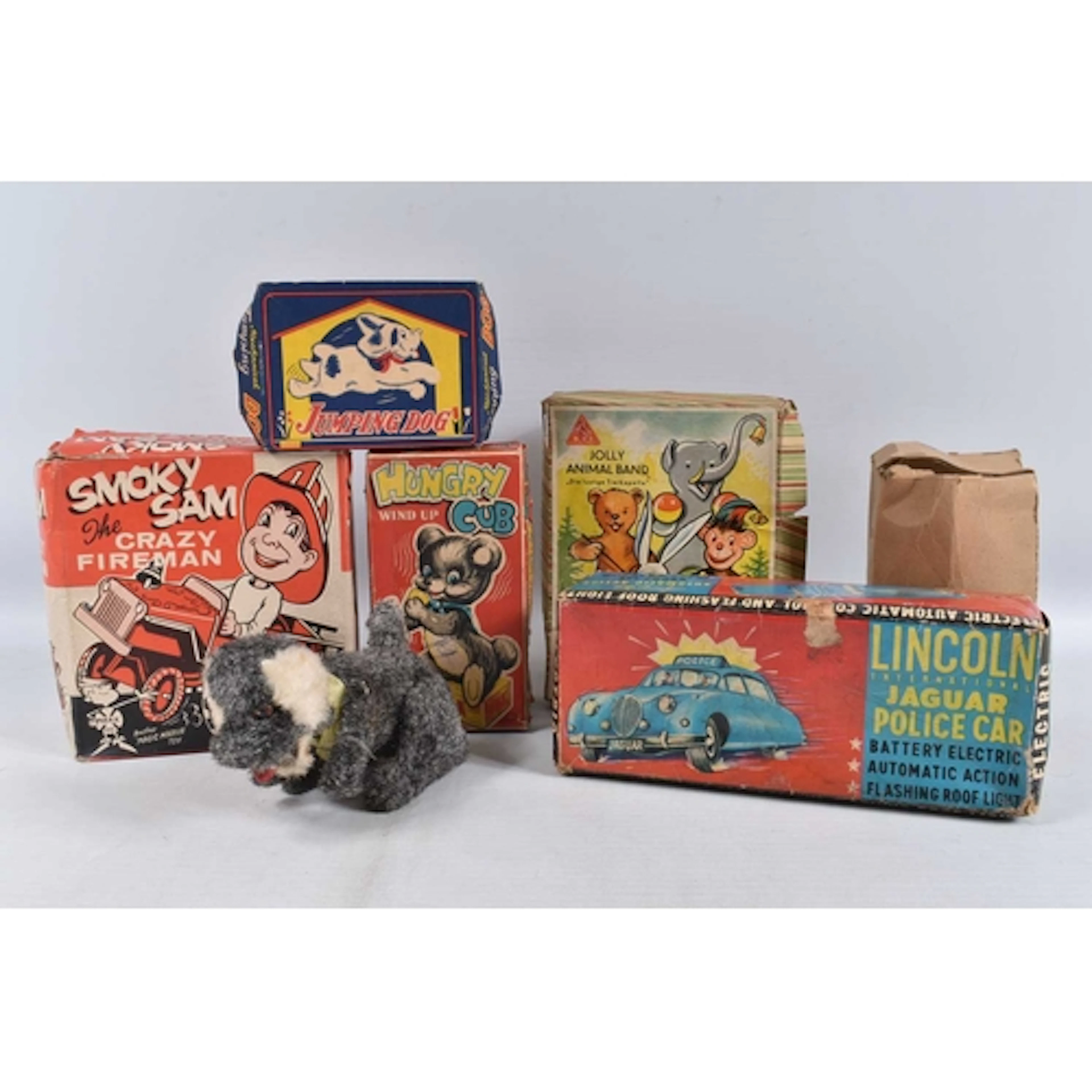 A COLLECTION OF BOXED VINTAGE WIND-UP OR ELECTRIC TOYS, to i...