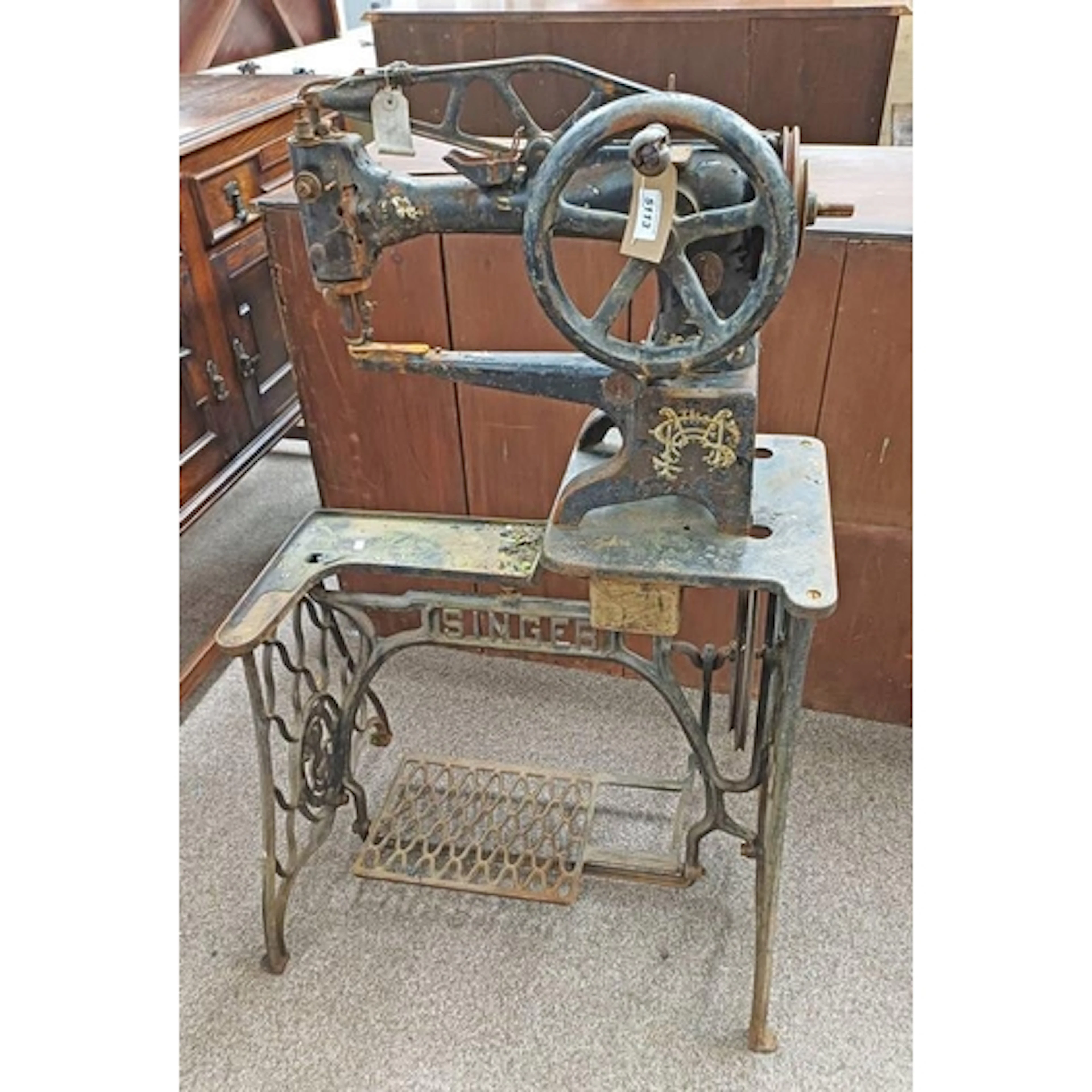 CAST IRON TREADLE SINGER SEWING MACHINE NO.29K4