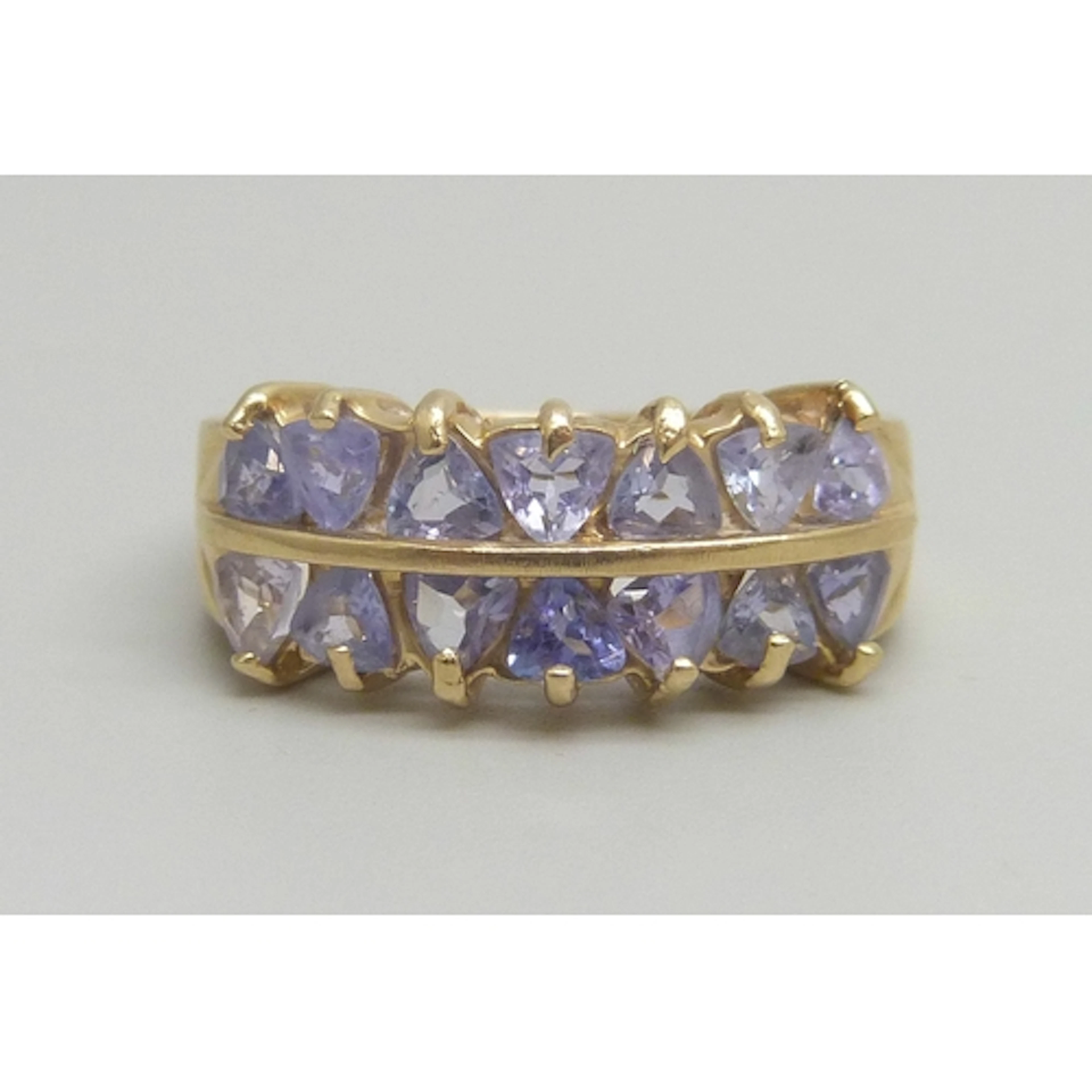 A 14k gold and iolite ring, 4.1g, L