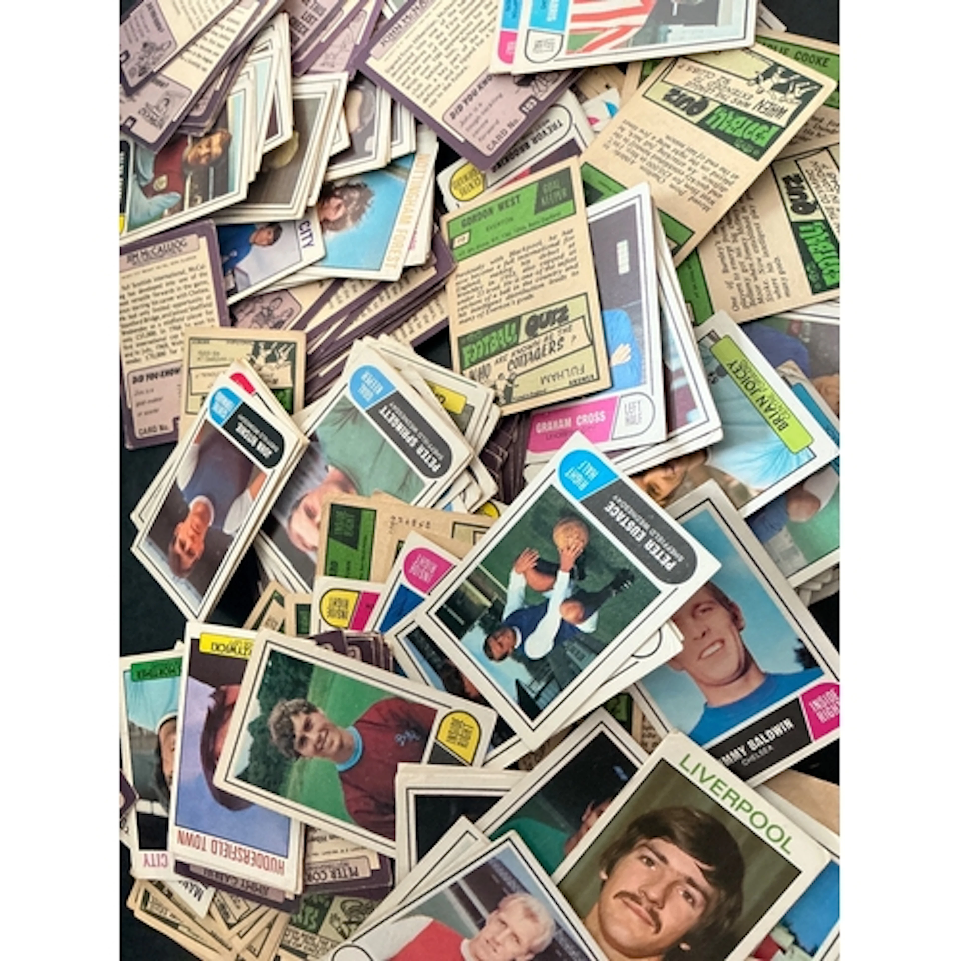 Football Cards+ Memorabilia Box: Many A+ BC from various ser...