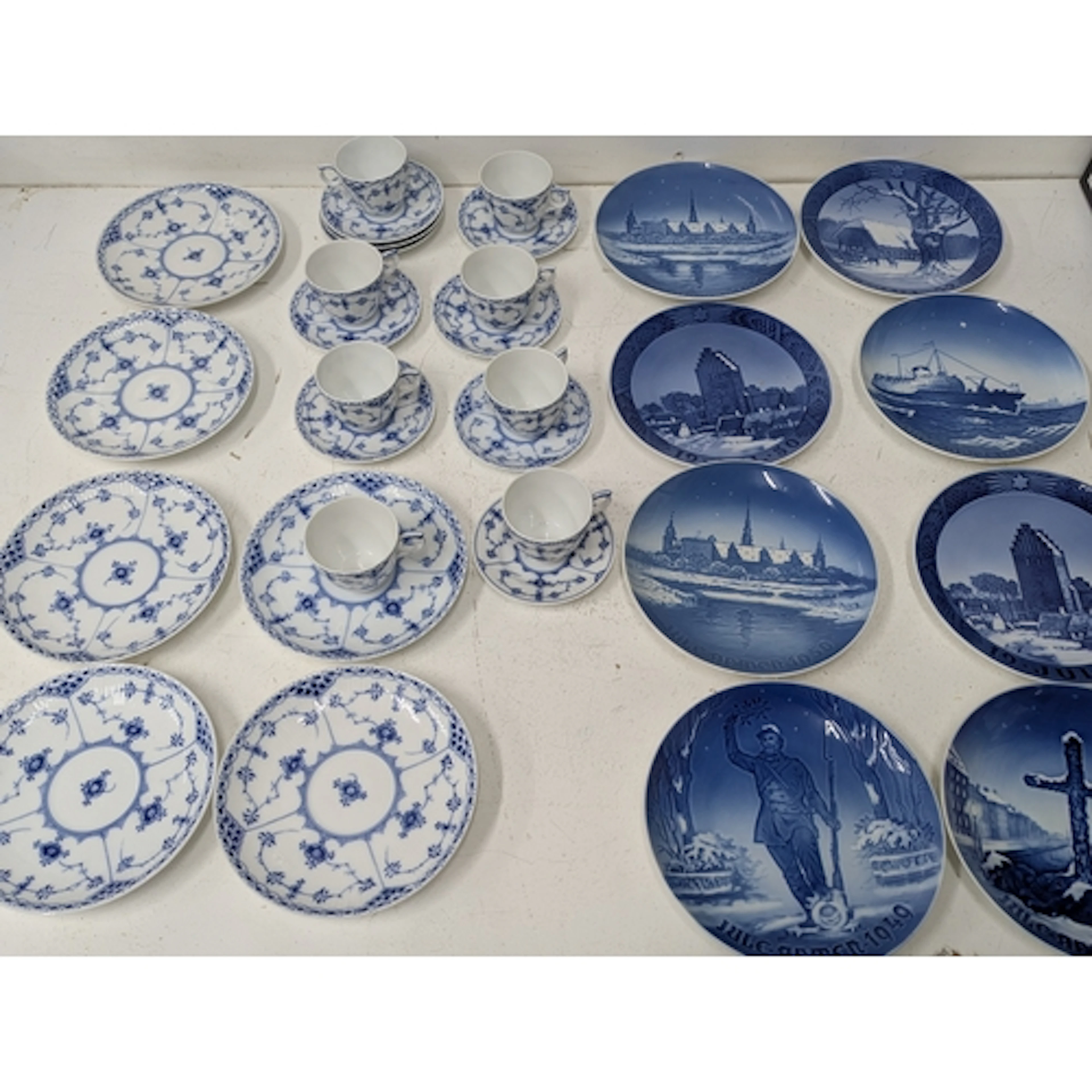 Royal Copenhagen blue fluted half lace, part coffee service,...