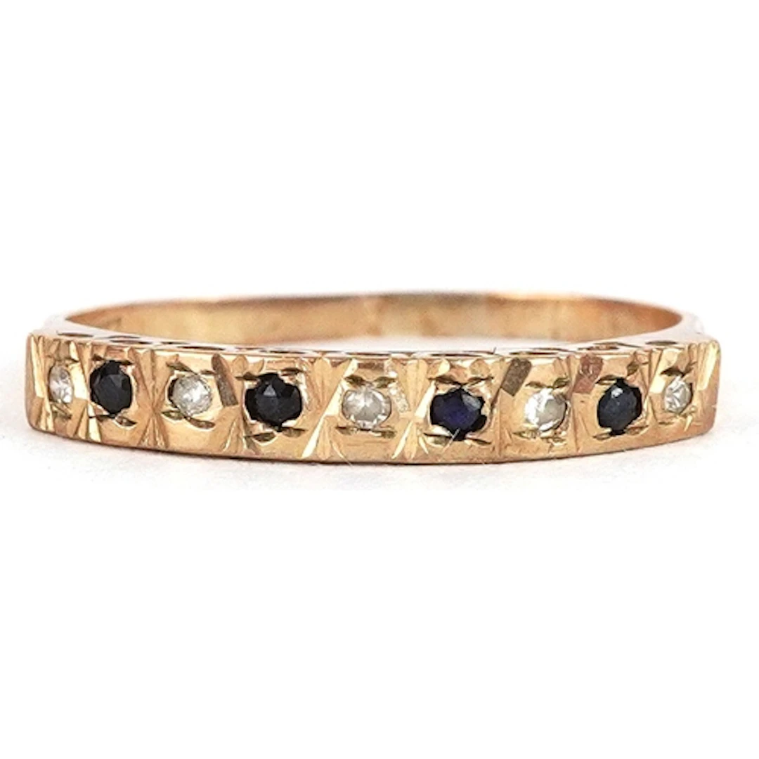 9ct gold black and clear stone half eternity ring, size O, 1...