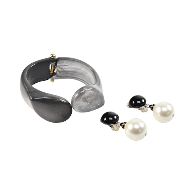 An Angela Caputi hinged clamper cuff bangle silver colour wa...