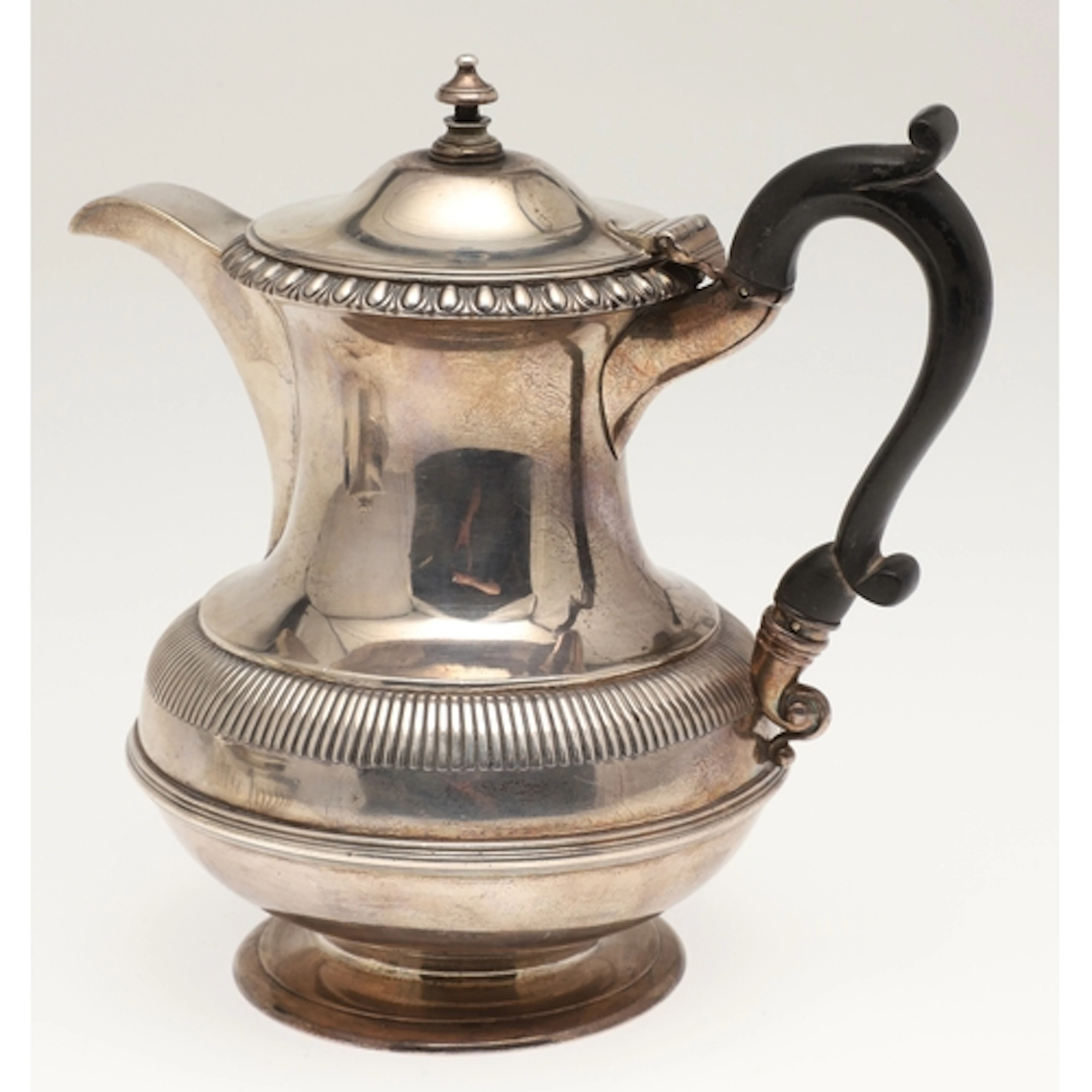 A GEORGE IV SILVER COFFEE POT. With gadrooned decoration, sc...
