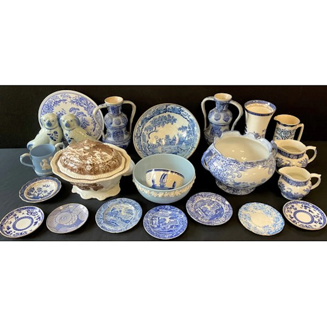 Ceramics - 19th century and later blue and white transfer pr...