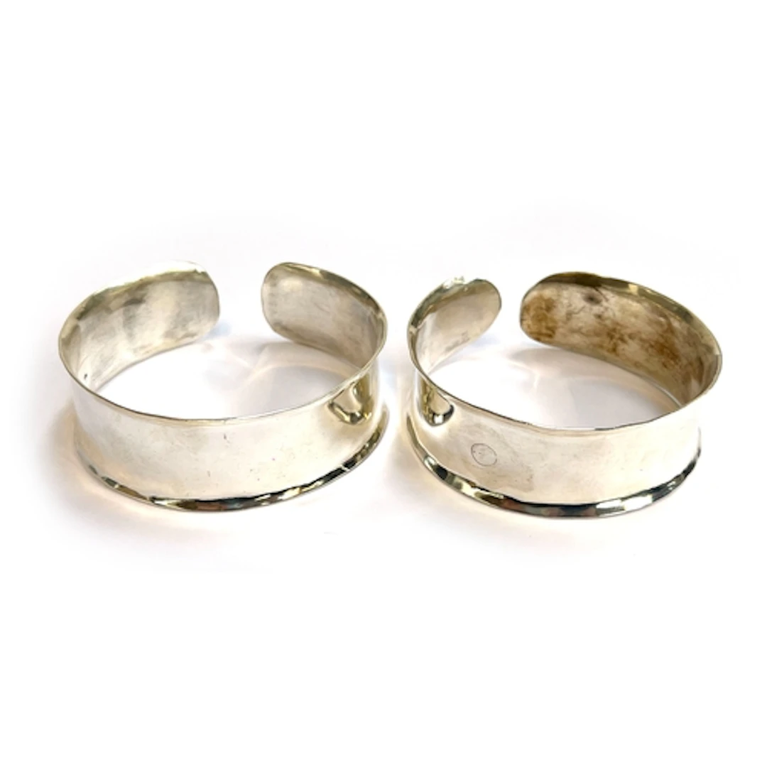 A pair of 925 silver arm cuffs, gross weight 122.6g