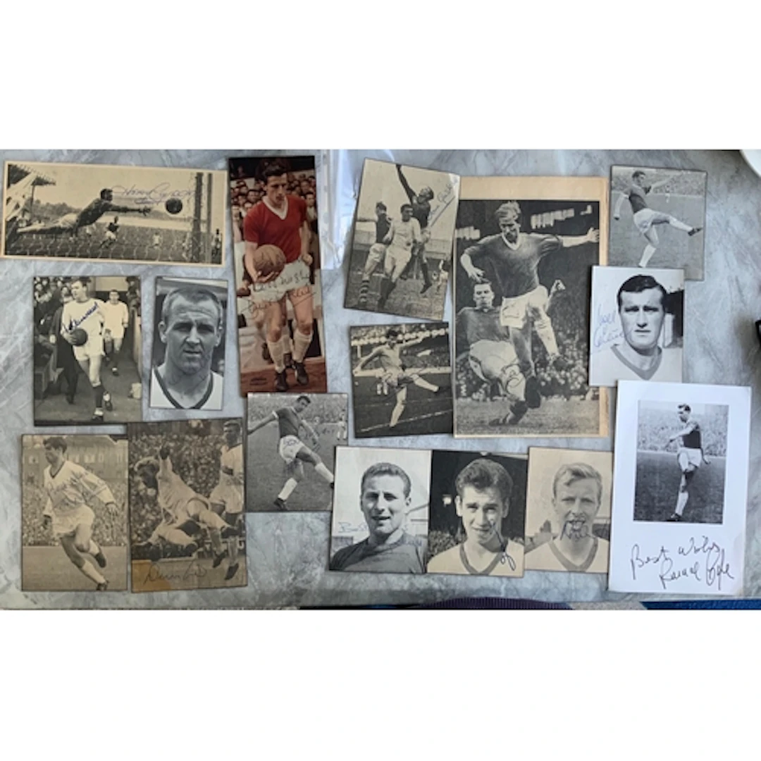 Manchester United Signed Magazine Pictures: Various sizes cu...