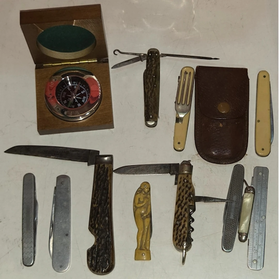 A Thomas Turner Lambsfoot knife, with unusual thumb gap, An ...