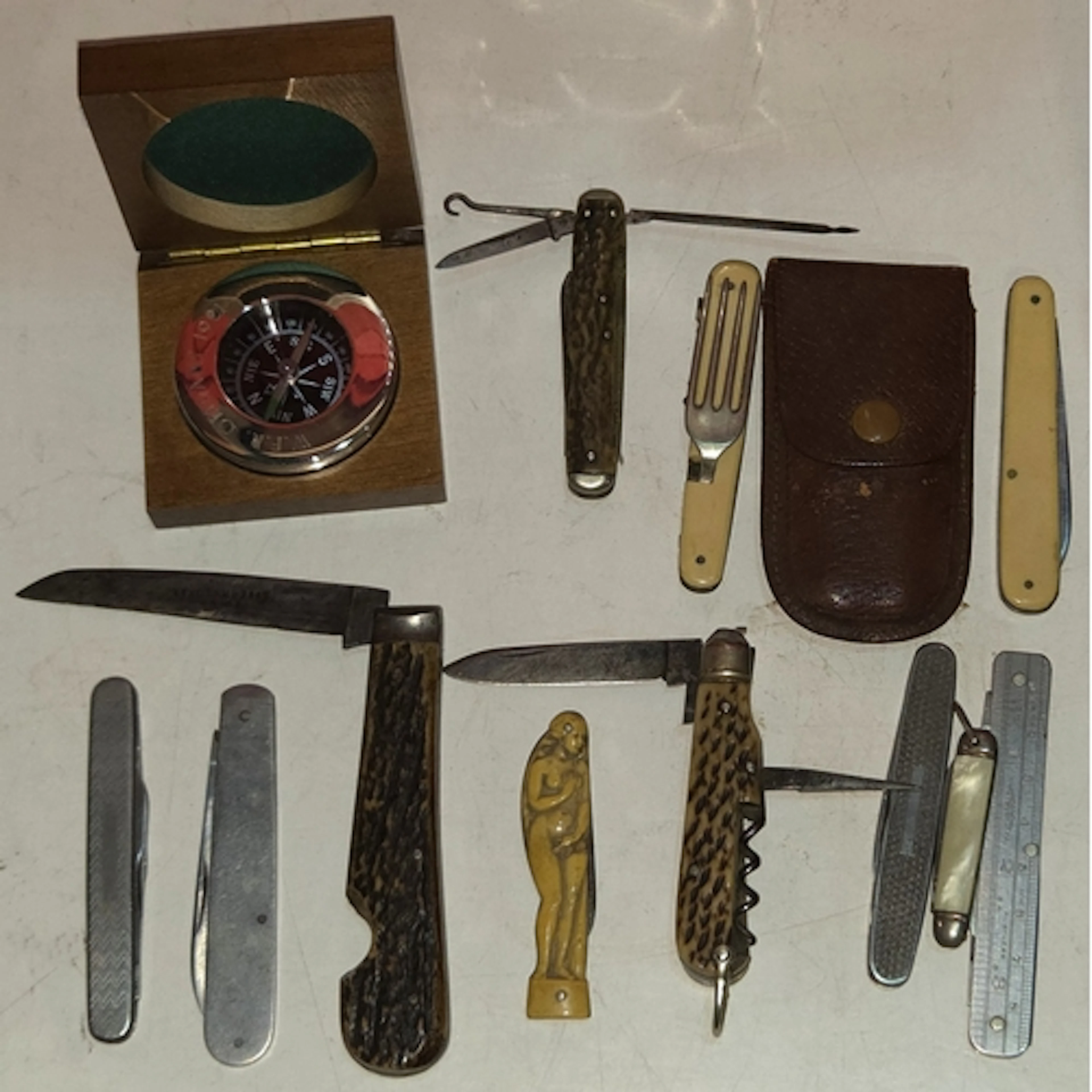 A Thomas Turner Lambsfoot knife, with unusual thumb gap, An ...