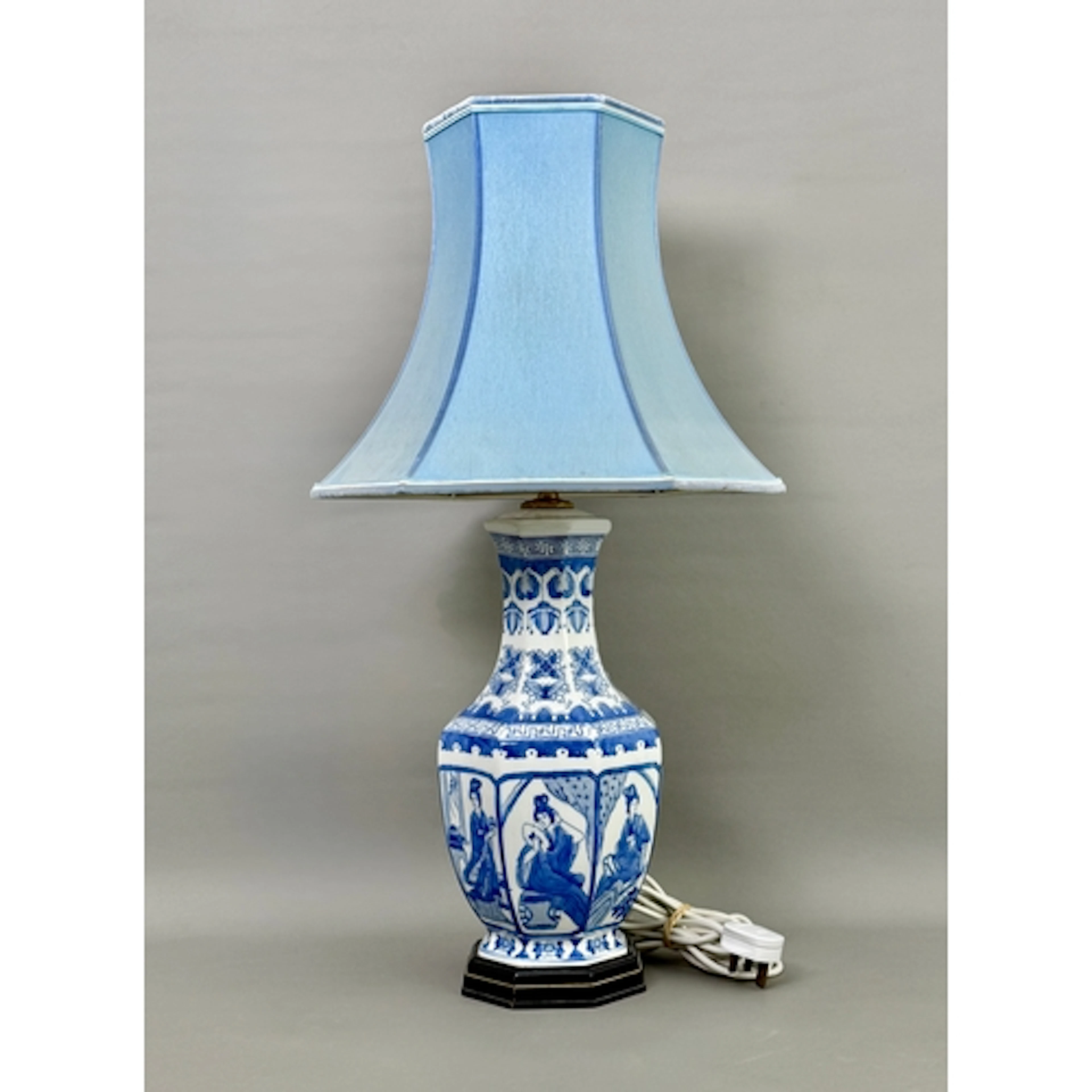 A modern Chinese blue and white octagonal ceramic table lamp...