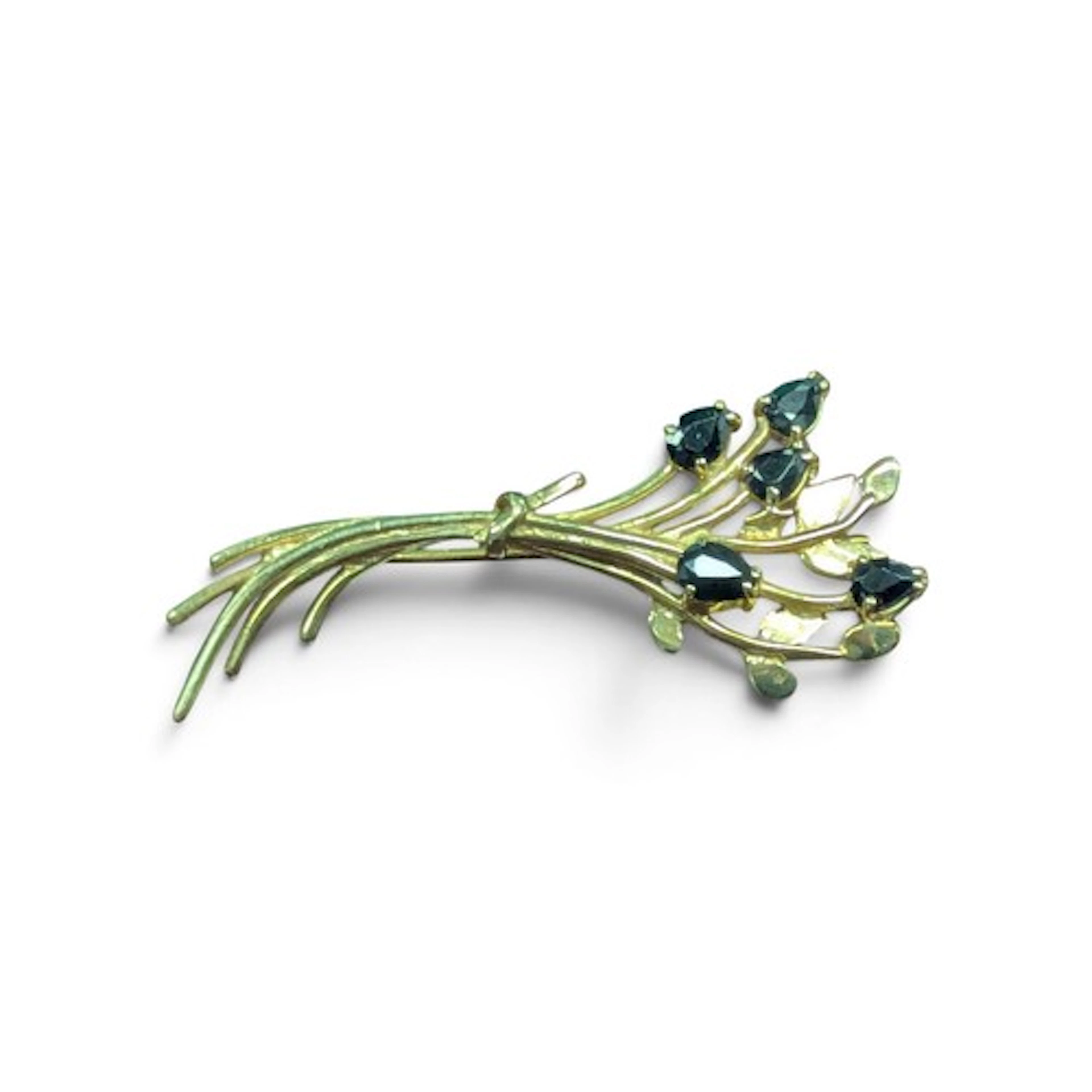 A 9ct gold brooch set with sapphires, stamped 375, 2.8g gros...