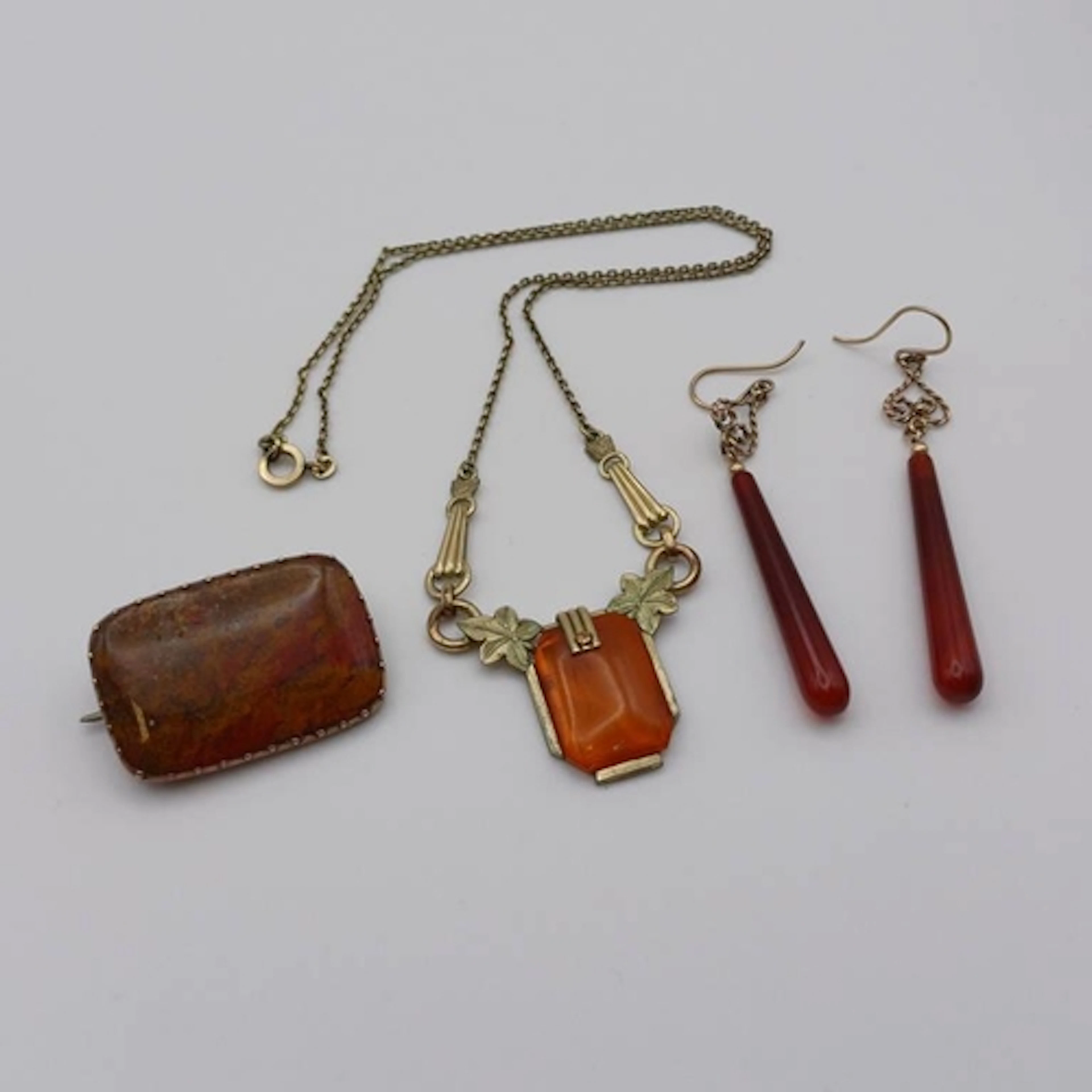 ART DECO PENDANT NECKLACE WITH AMBER EFFECT DROP, PAIR CHALC...