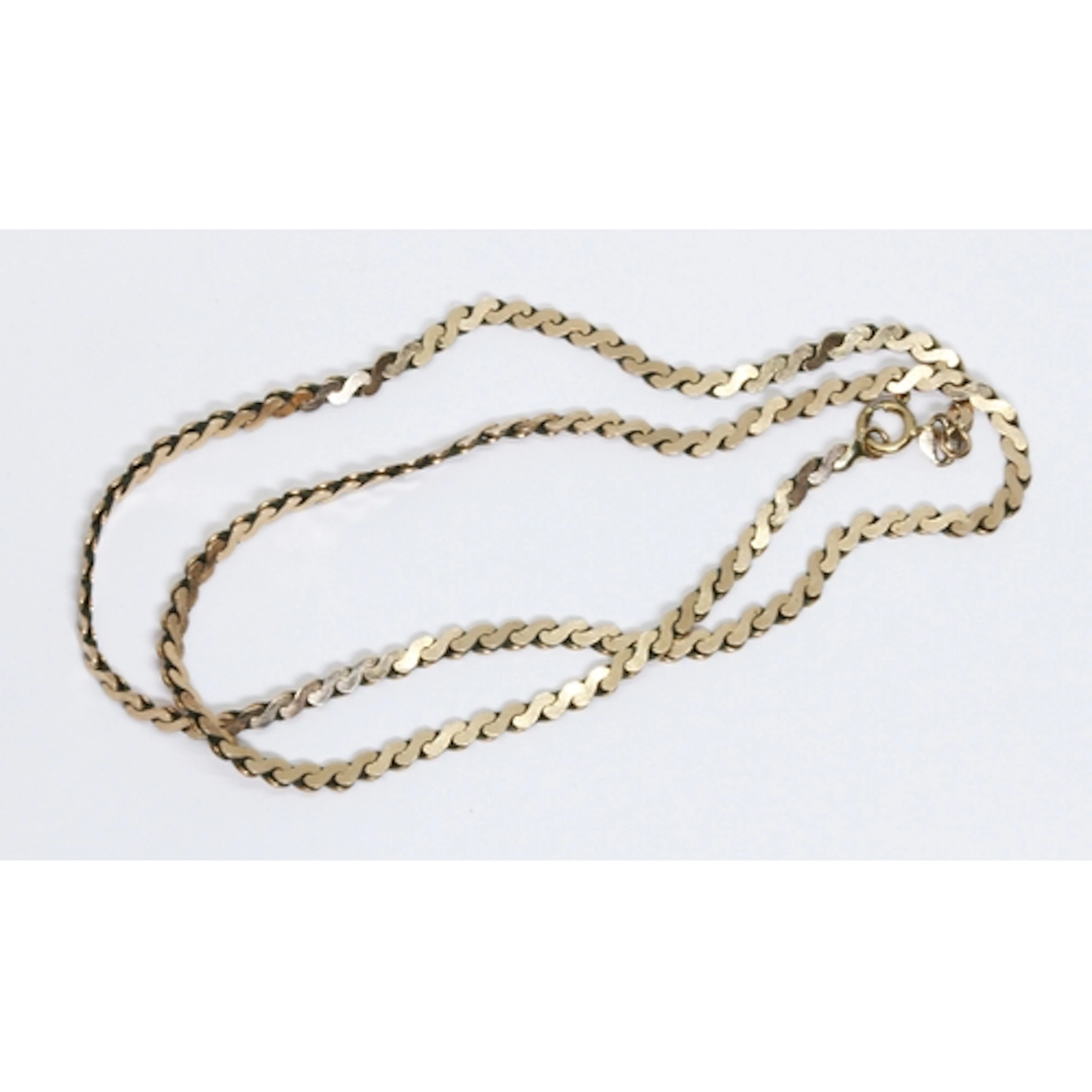 A 9ct gold snake link chain, length 42cm, weight 8.9g.
