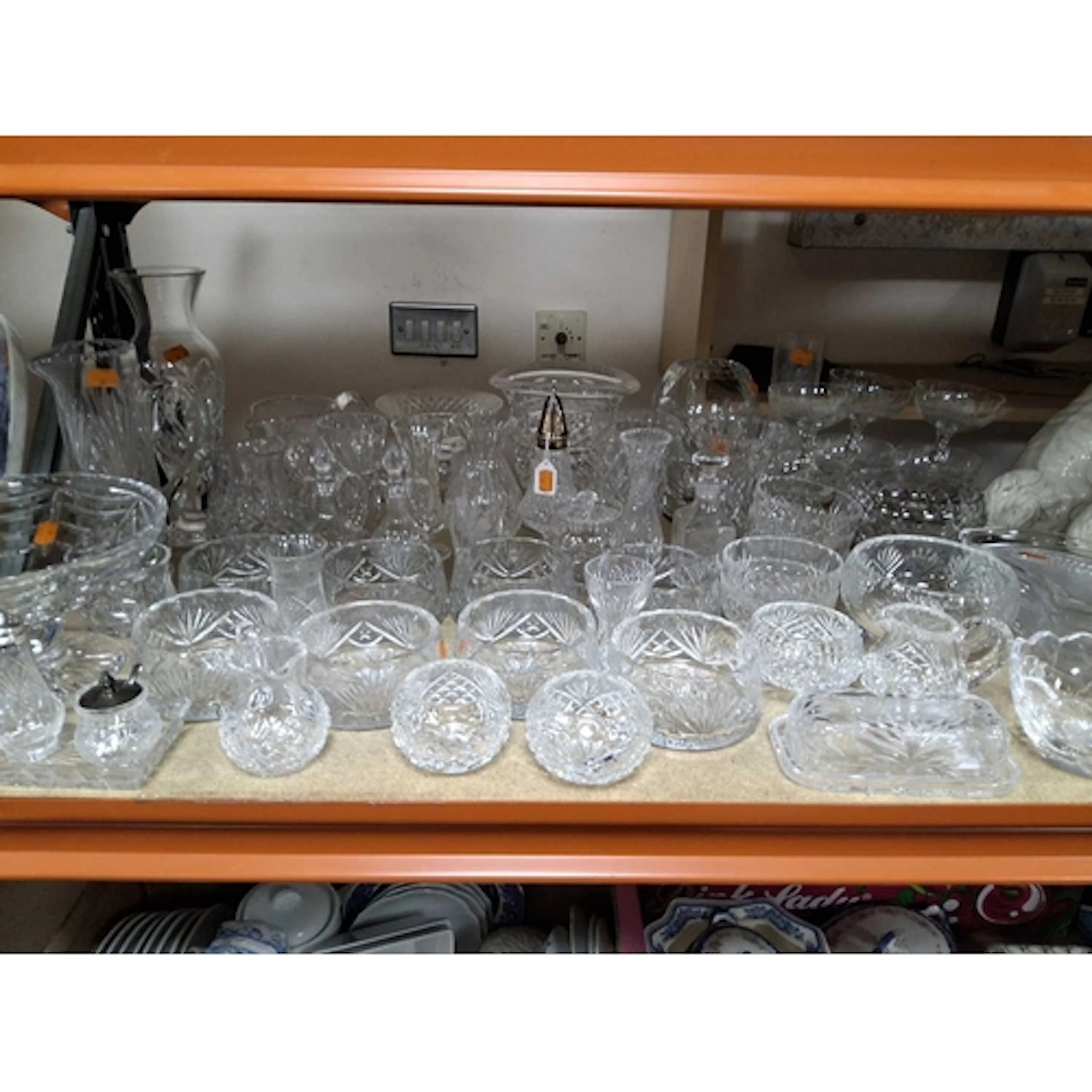 A GROUP OF CUT GLASS AND CRYSTAL ITEMS, to include a large f...