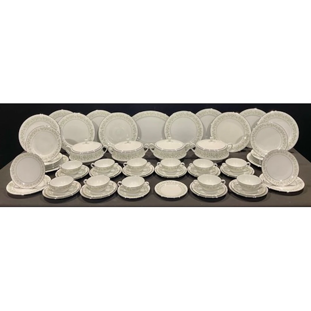 An extensive Noritake Savannah pattern dinner service, compr...
