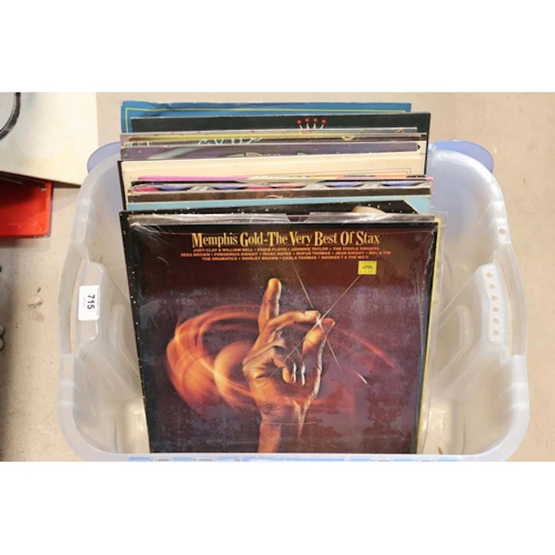 Box containing mainly Soul and Funk vinyl records and single...