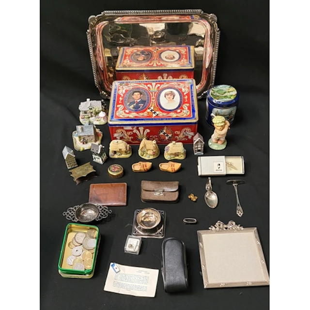 SELECTION OF CERAMIC AND METALWARE ITEMS comprising Prince C...