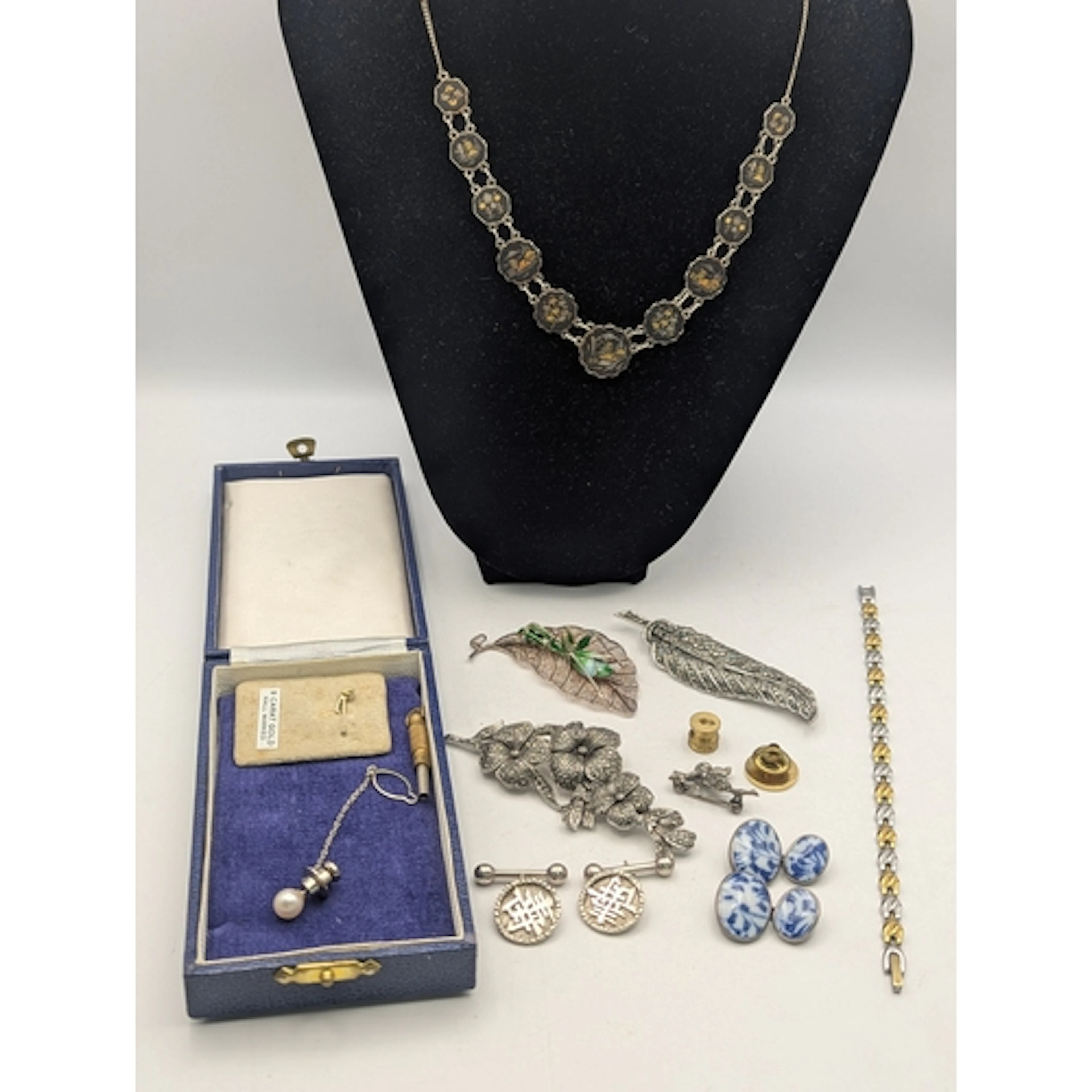 Mixed jewellery to include a sterling silver Japanese Damasc...