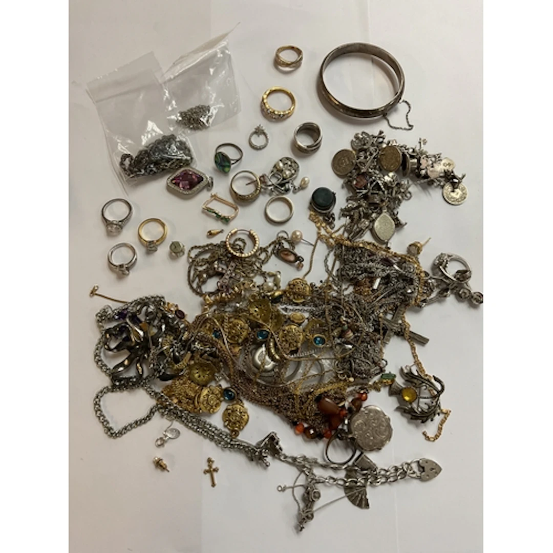 Qty dress jewellery to include silver and CZ rings, bracelet...