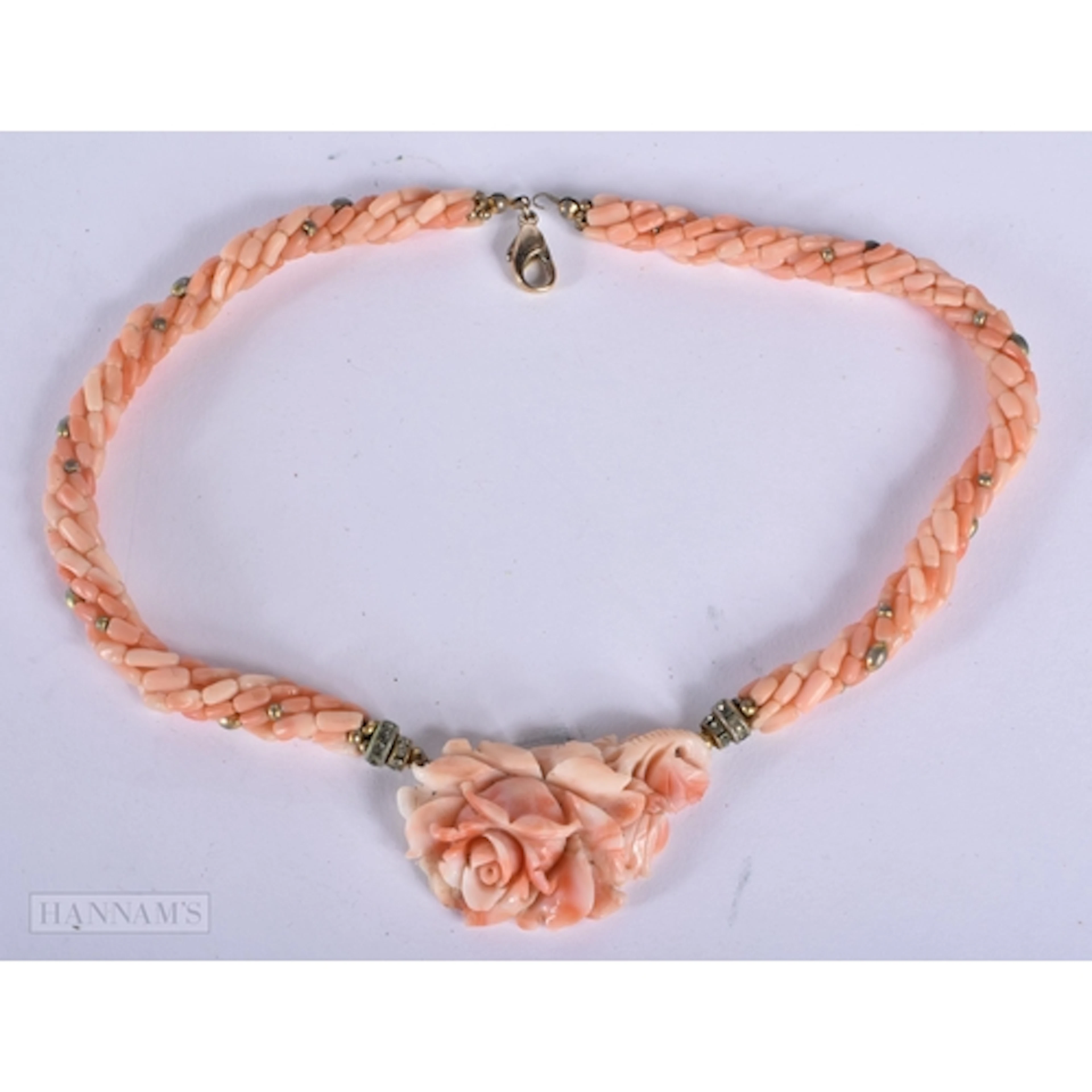 A coral necklace 42cm