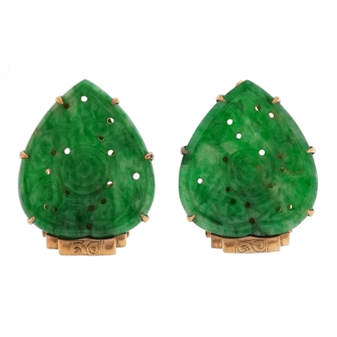 Pair of Chinese 9ct gold green stone clips carved with flowe...
