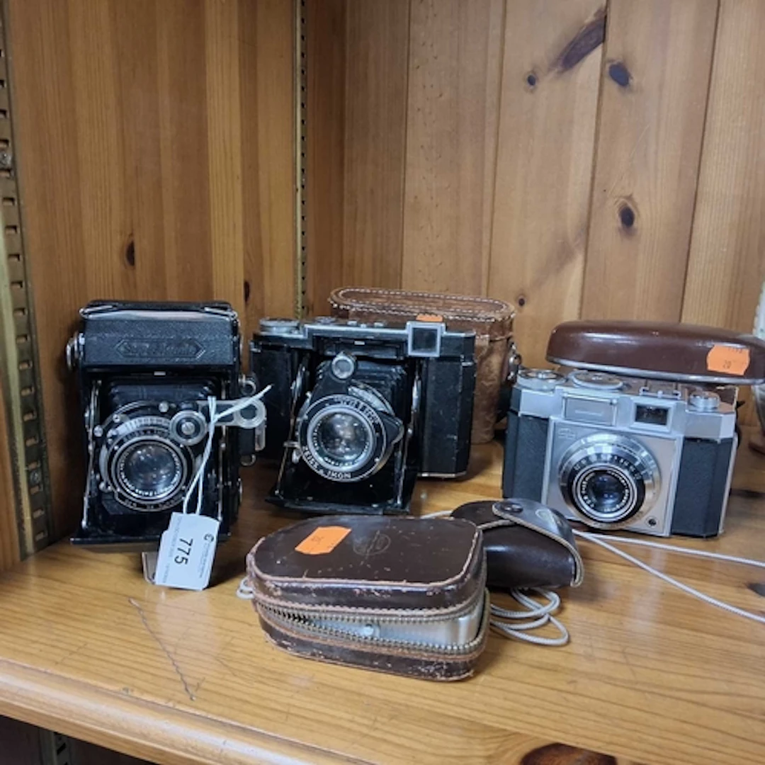 A GROUP OF THREE ZEISS IKON CAMERAS ETC to include a 'Super ...