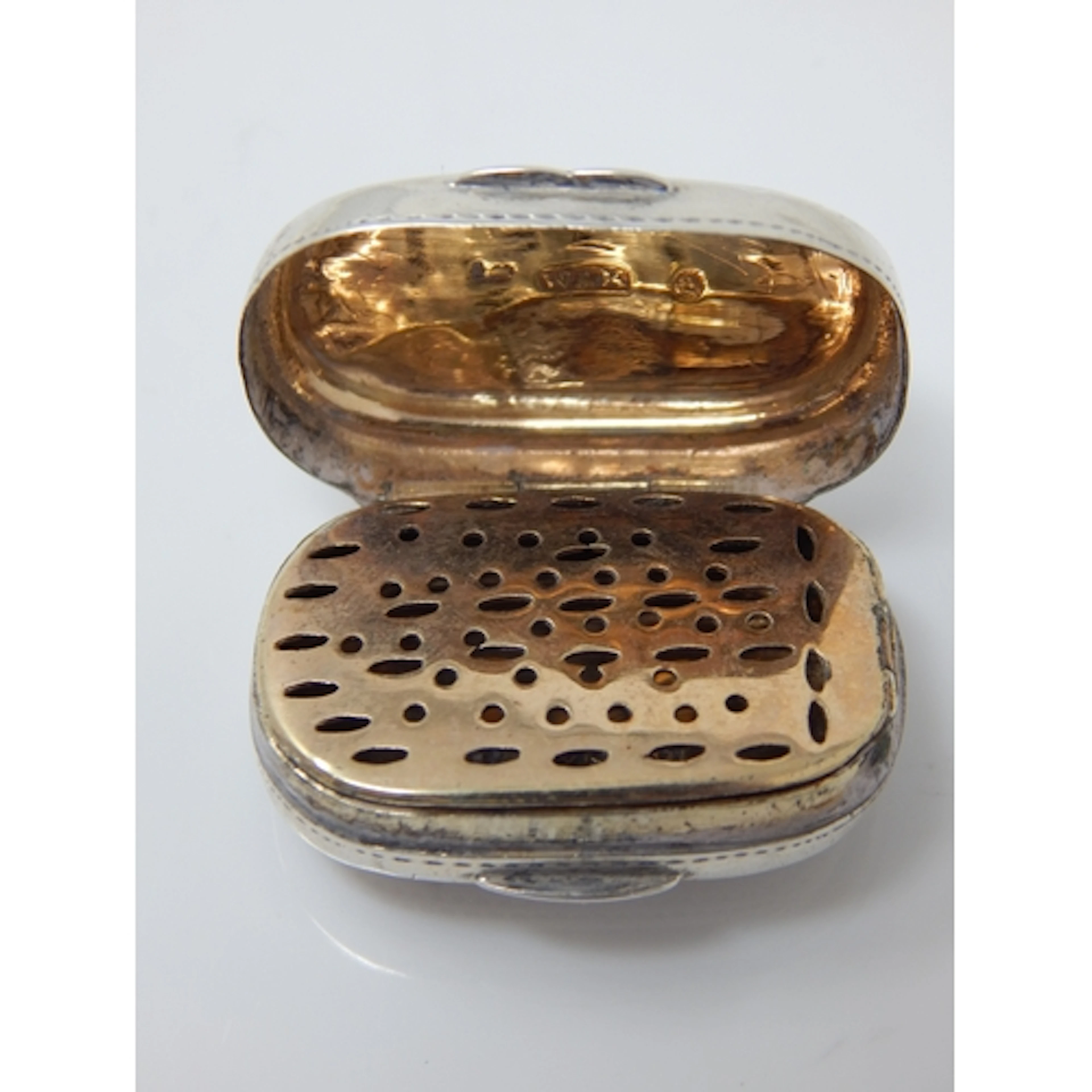 George III Silver Vinaigrette with Pierced Gilded Grille: Ha...