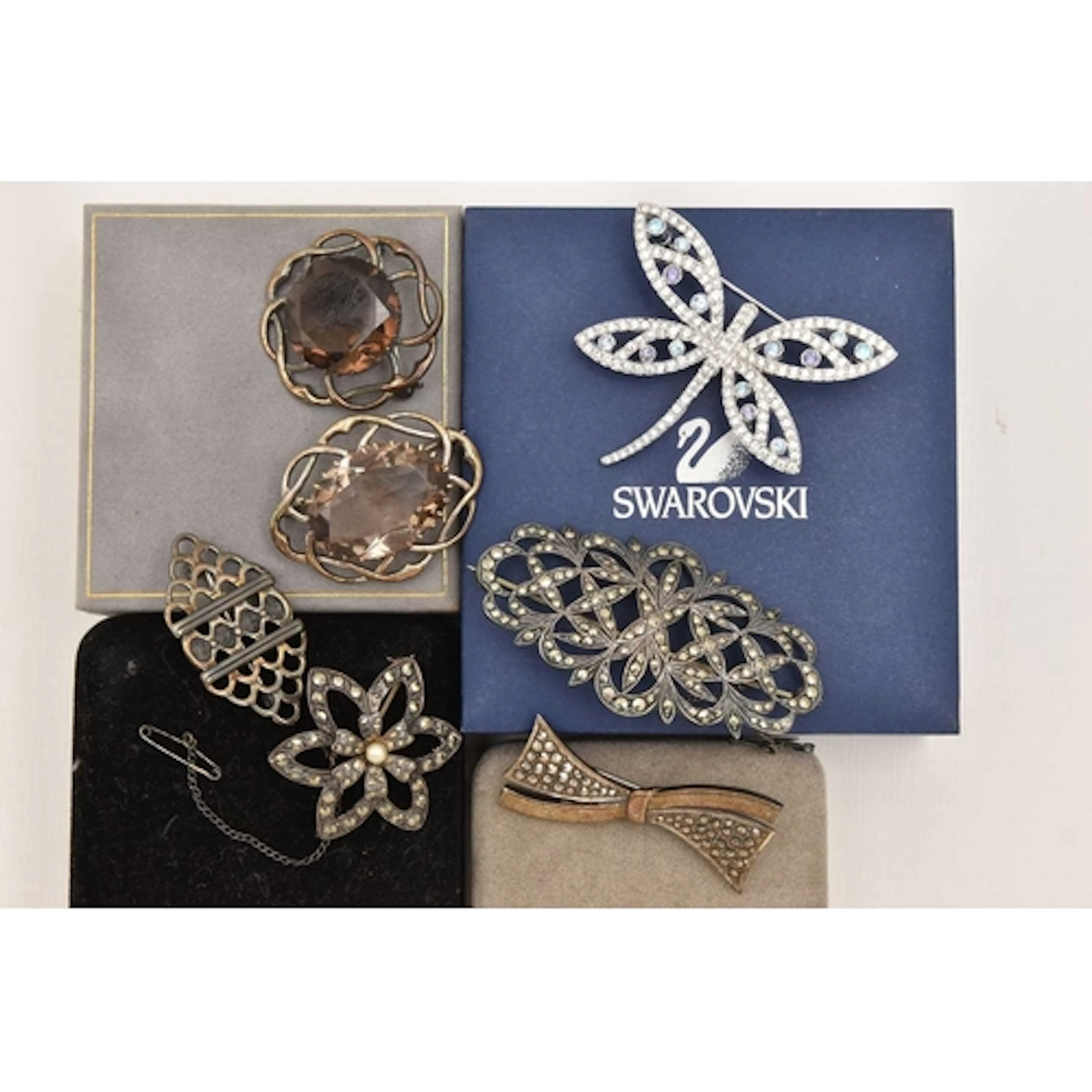 A SELECTION OF WHITE METAL/SILVER BROOCHES, to include a box...
