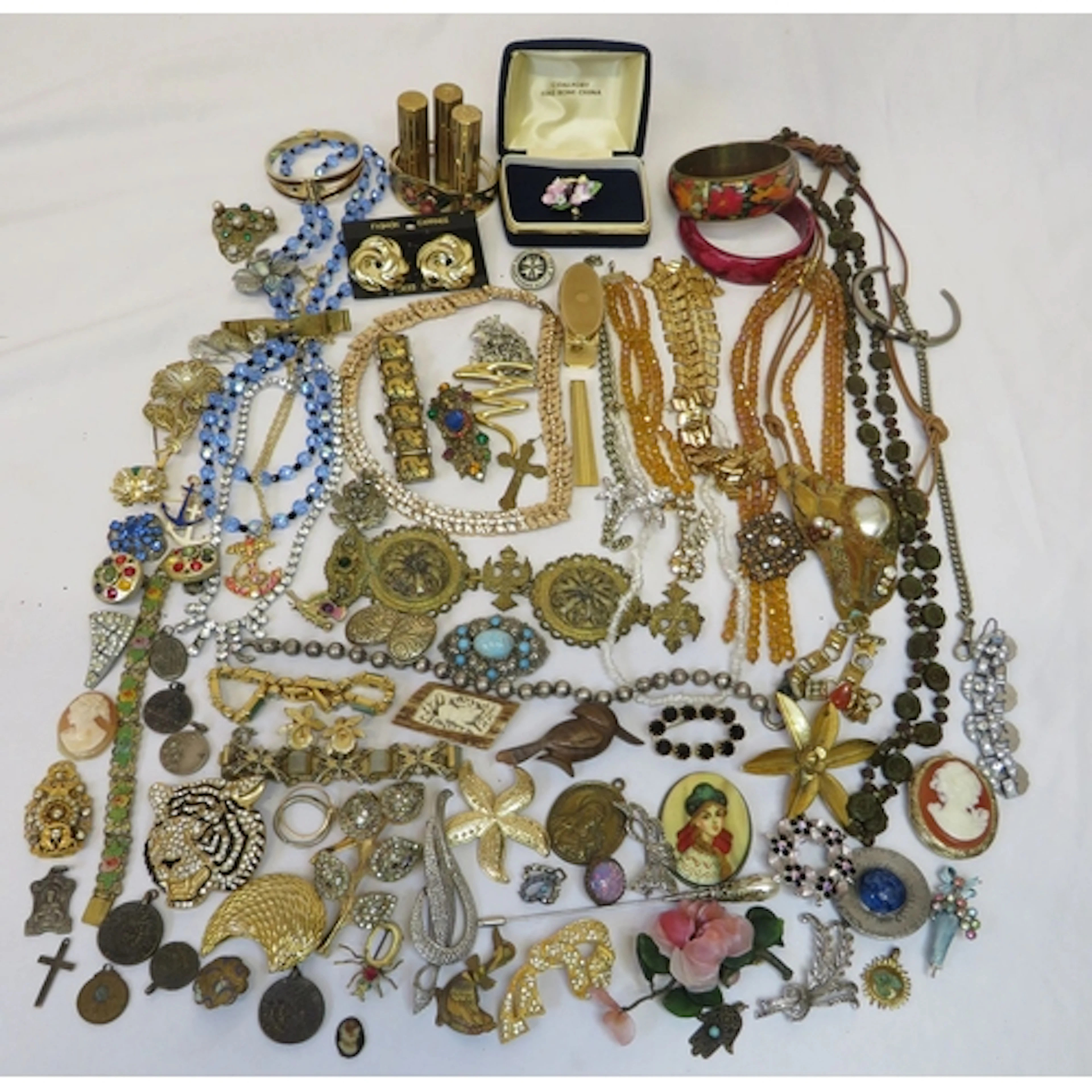 Vintage Costume Jewellery incl. make do & mend style floral ...