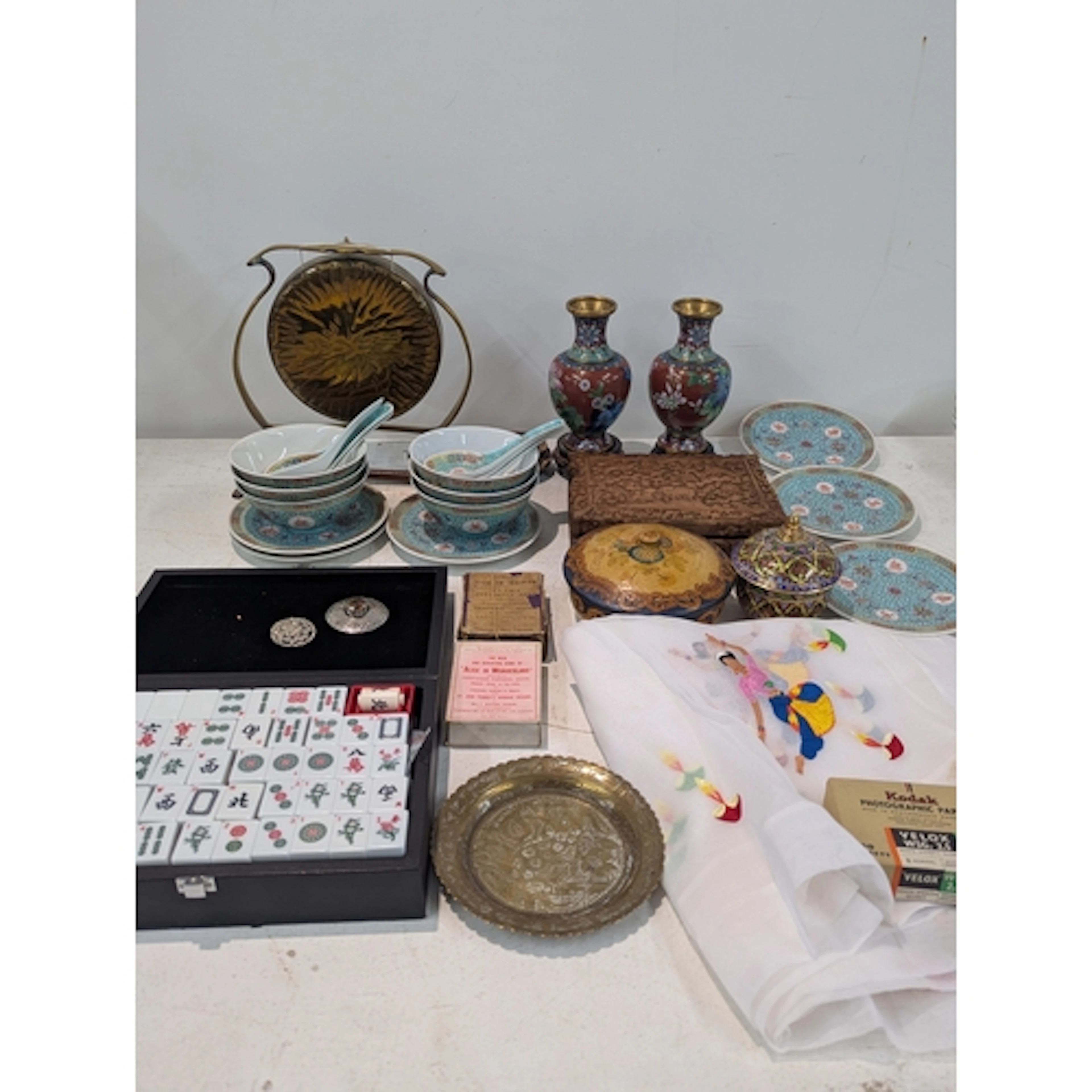 A mixed lot to include oriental items comprising of a Mahjon...