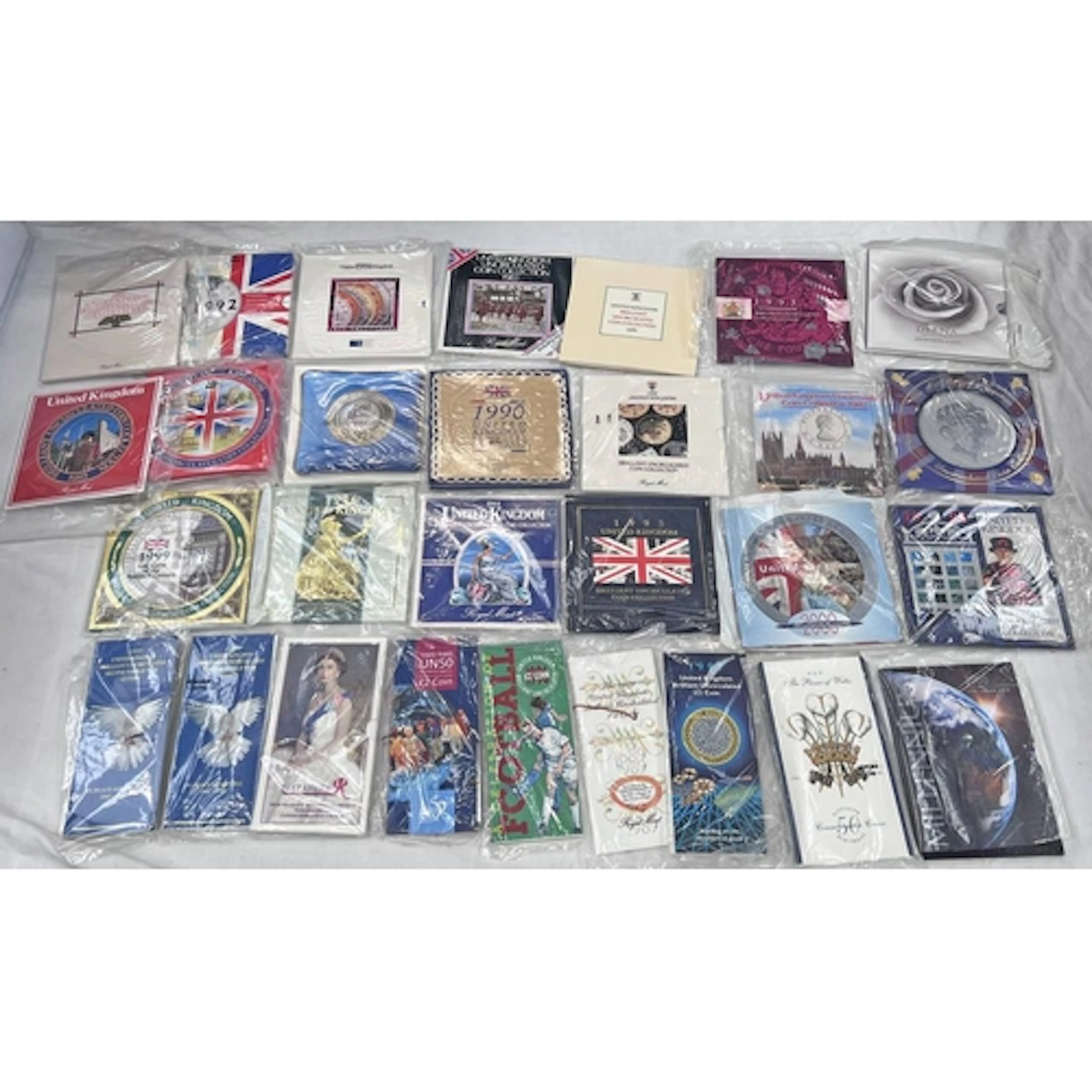 19 X UK BRILLIANT UNCIRCULATED SETS TO INCLUDE: 1982 TO 2000...