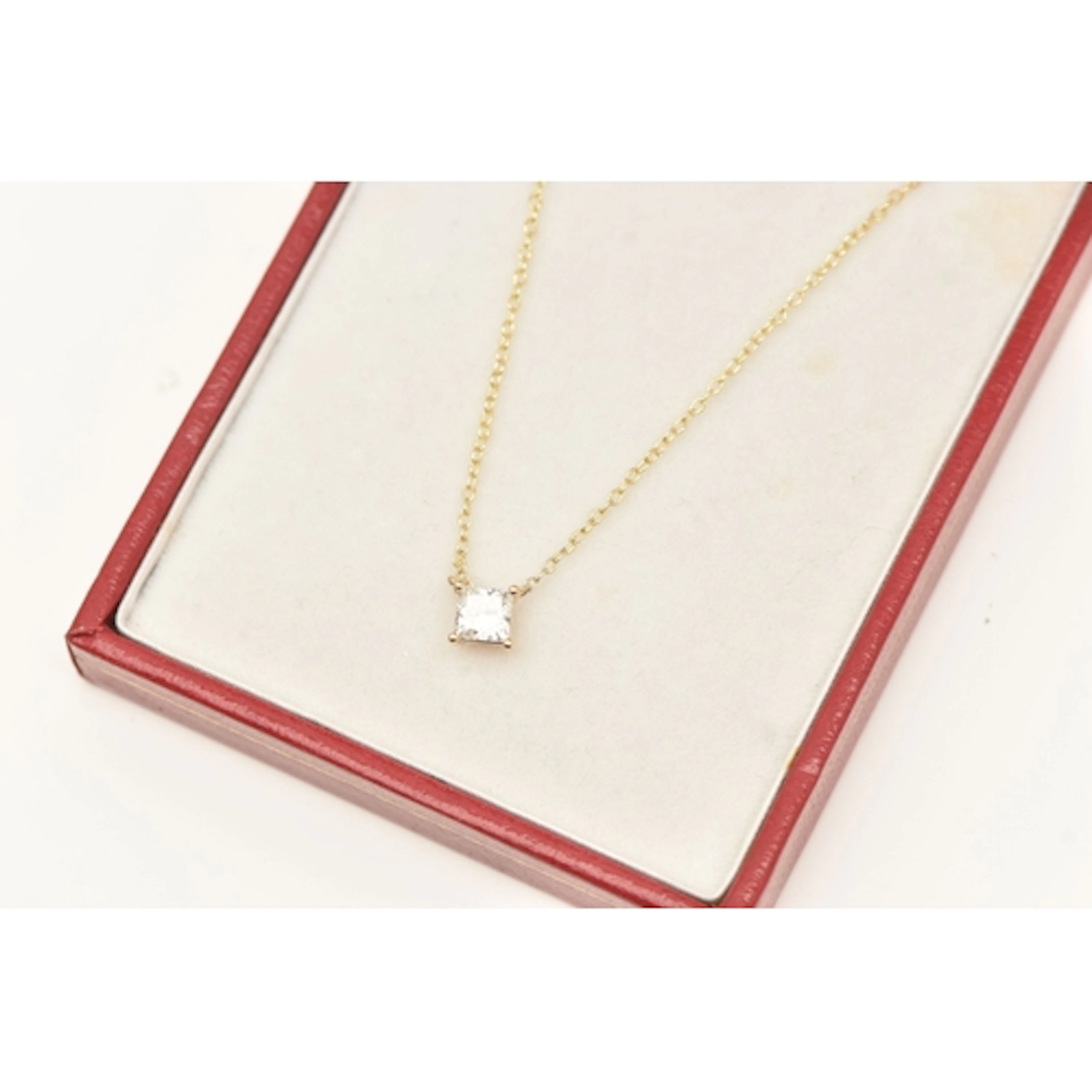 A 9CT YELLOW GOLD LAB GROWN DIAMOND NECKLACE, a single princ...