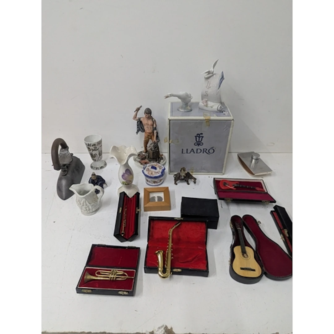 A mixed group of collectables to include cased miniature mod...