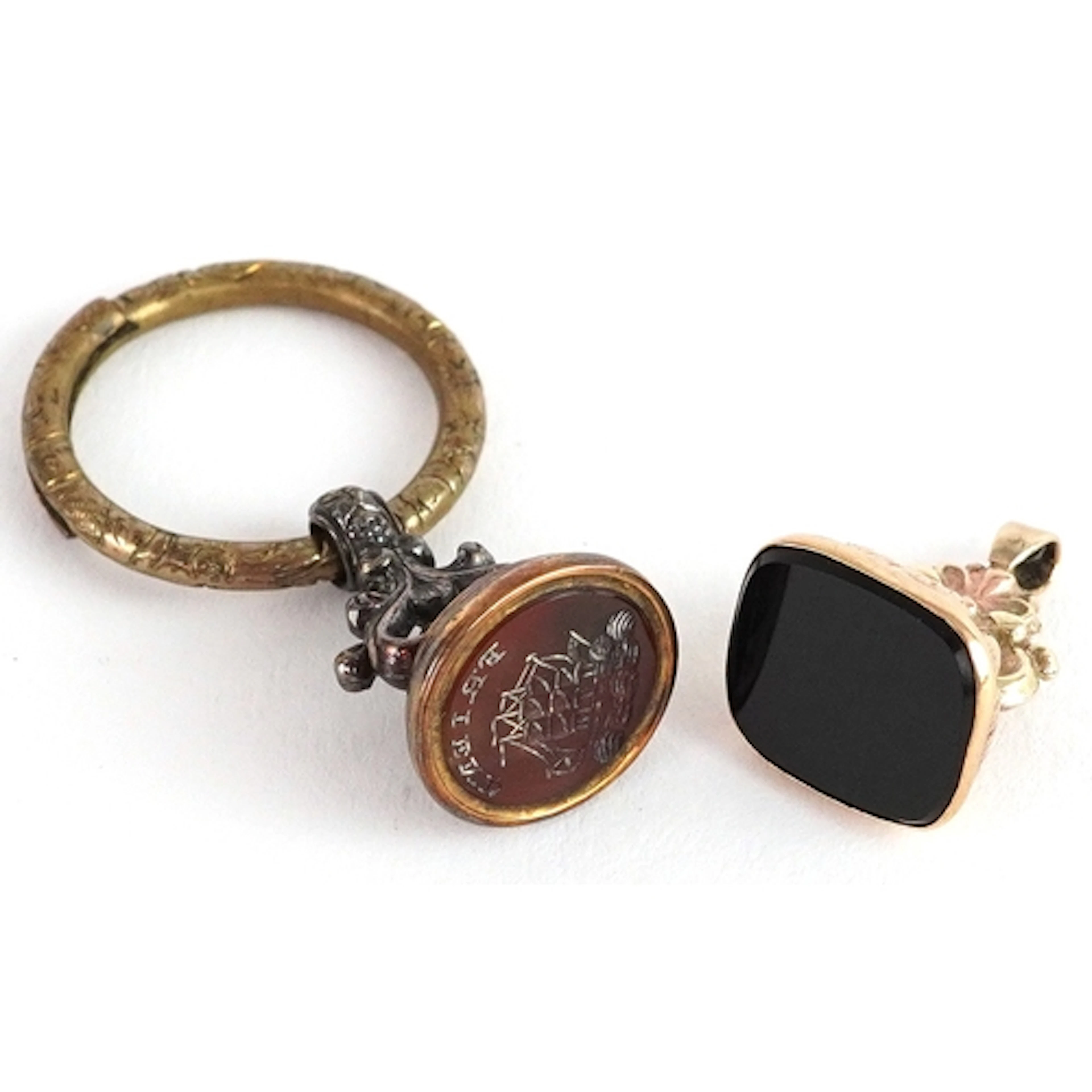 9ct gold onyx seal fob, 1.8cm high, 1.8g together with a yel...