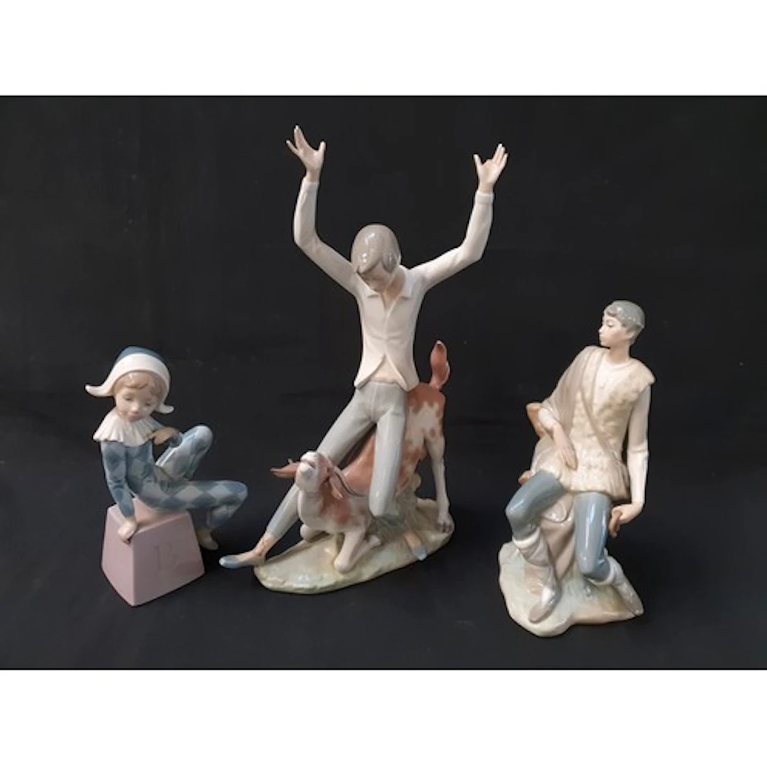 THREE LLADRO FIGURINES comprising 'Harlequin-B', 5076, 22cm ...