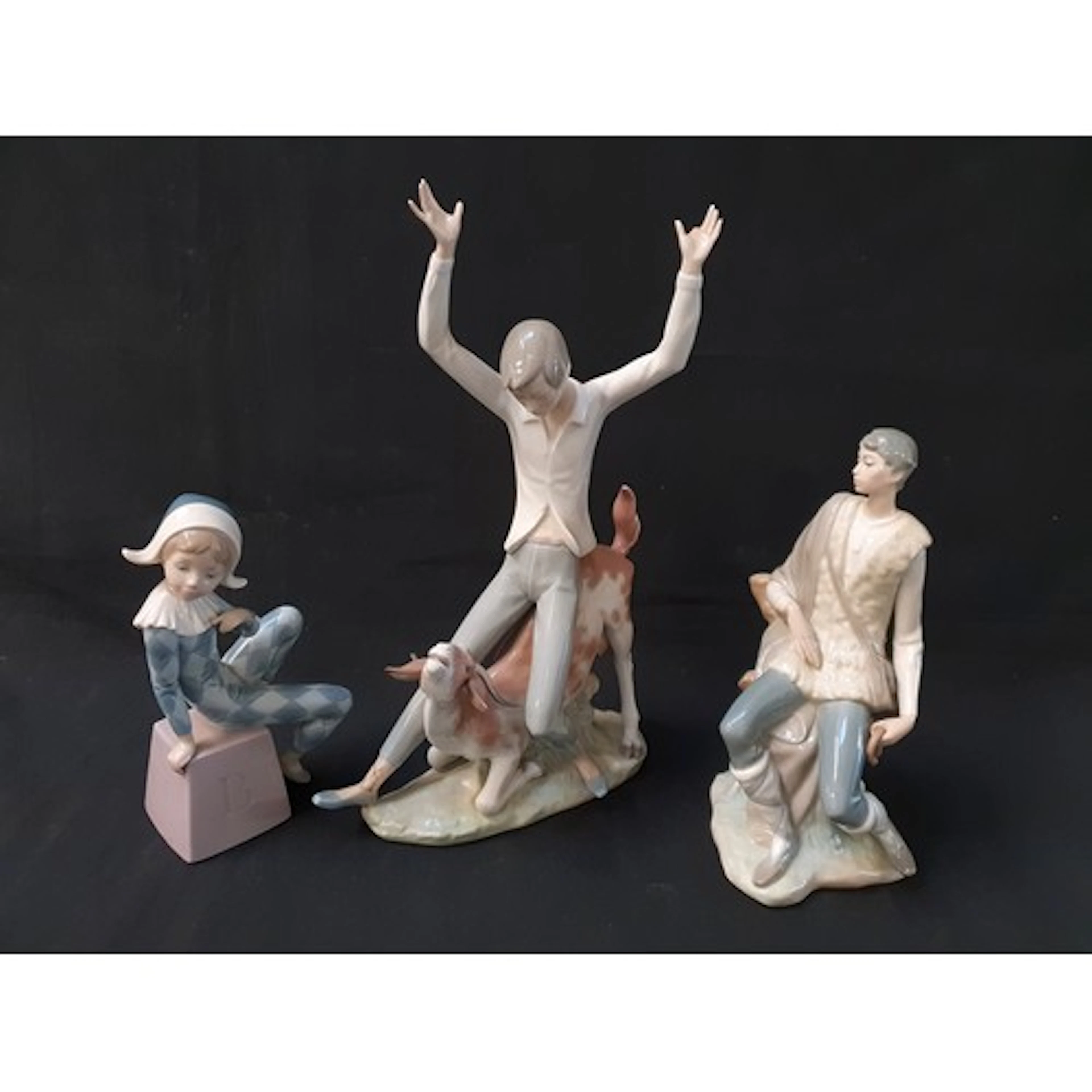 THREE LLADRO FIGURINES comprising 'Harlequin-B', 5076, 22cm ...