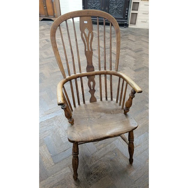 An elm spindle back tub shaped Windsor elbow chair
