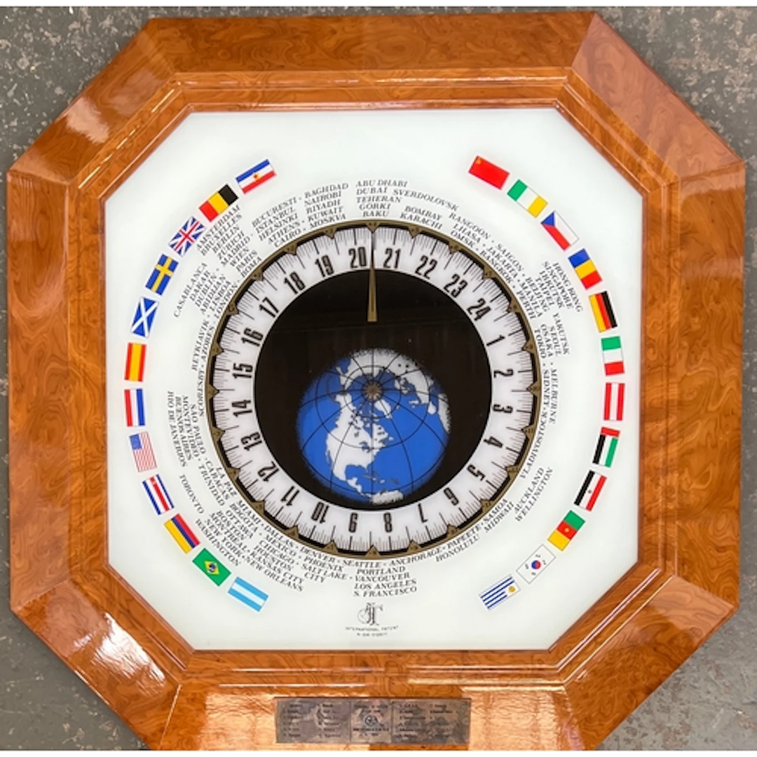 International time world clock in a burwood frame Mondialo d...