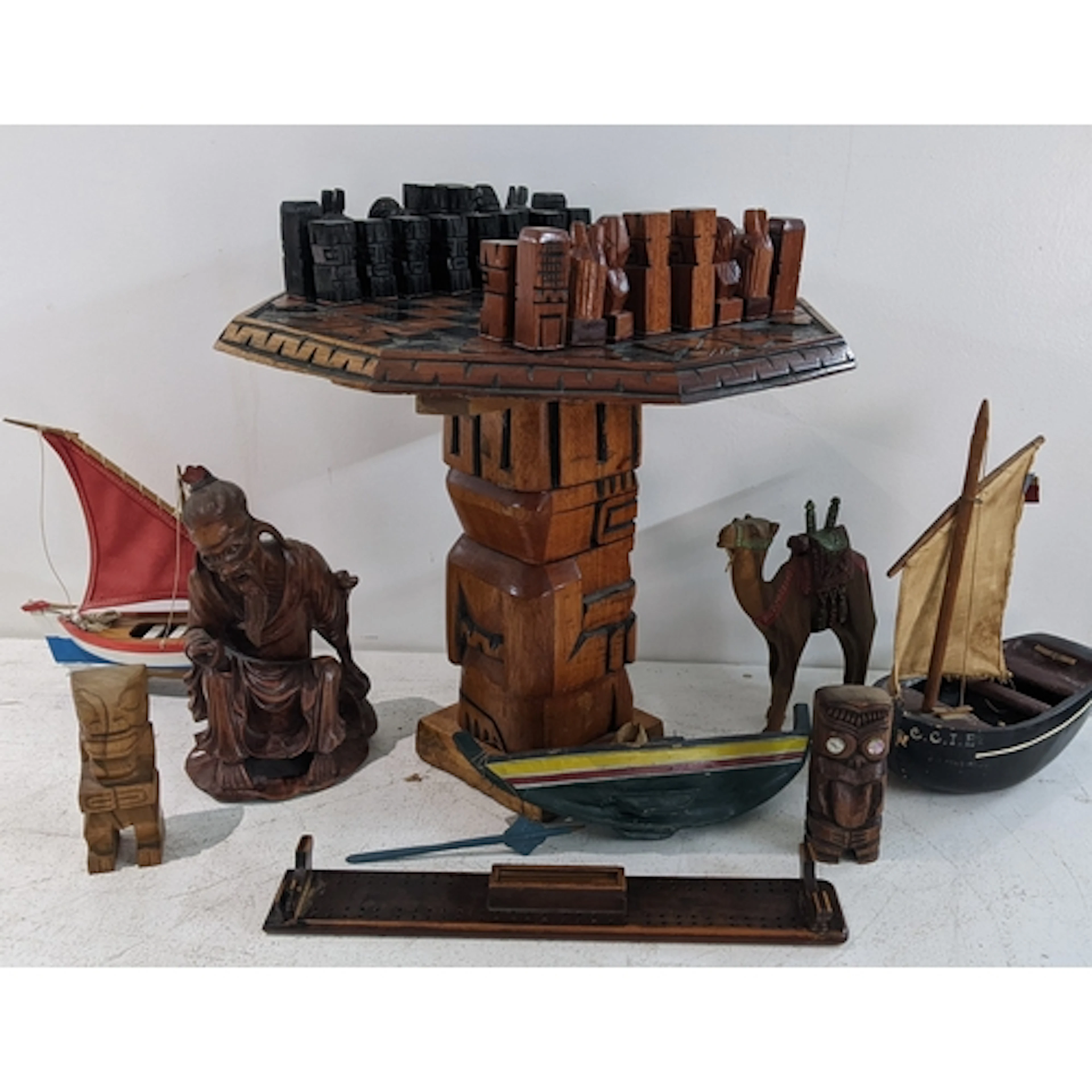 A mixed lot of treen to include a chess set, Chinese carved ...