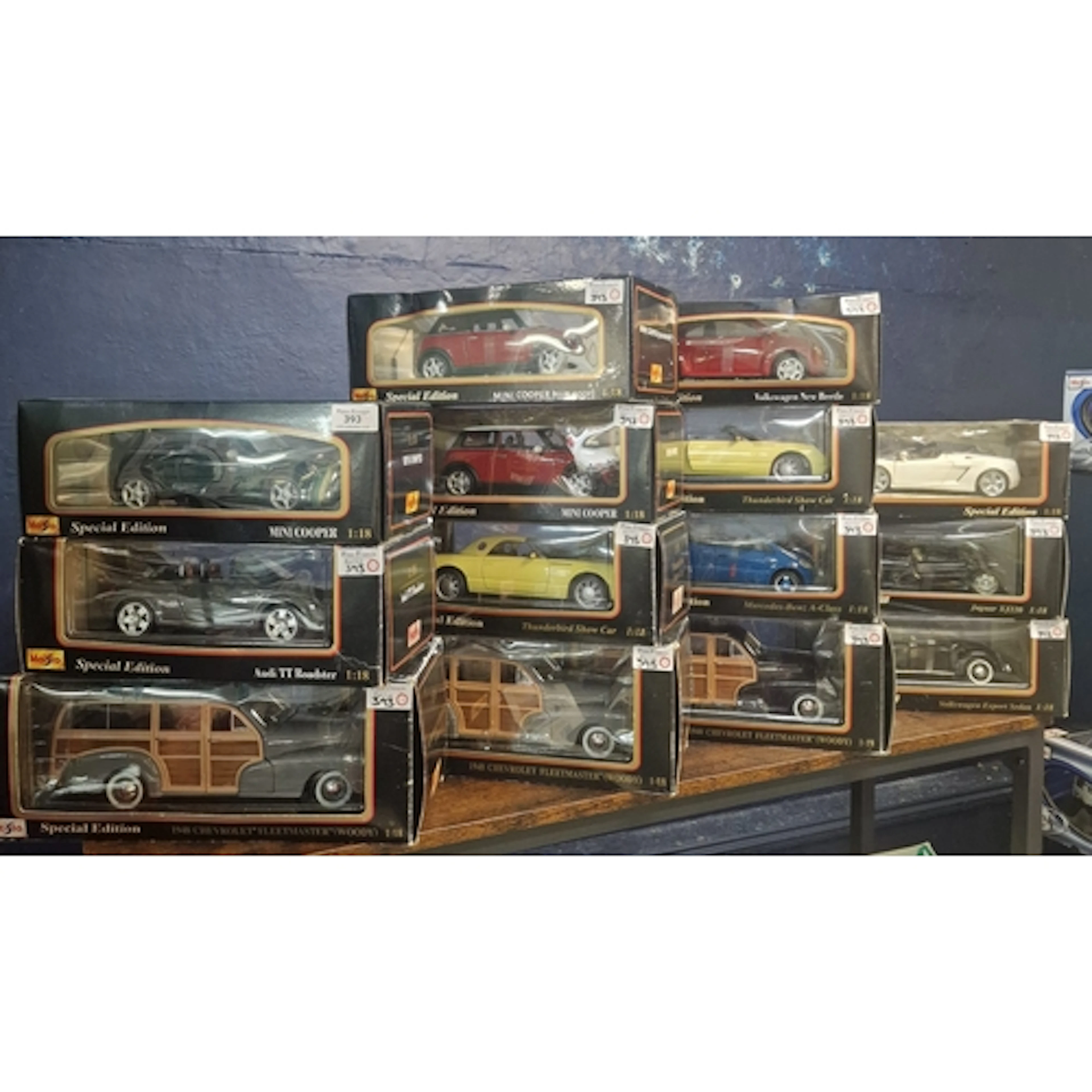 Collection of fourteen Maisto Special Edition 1:18 scale mod...