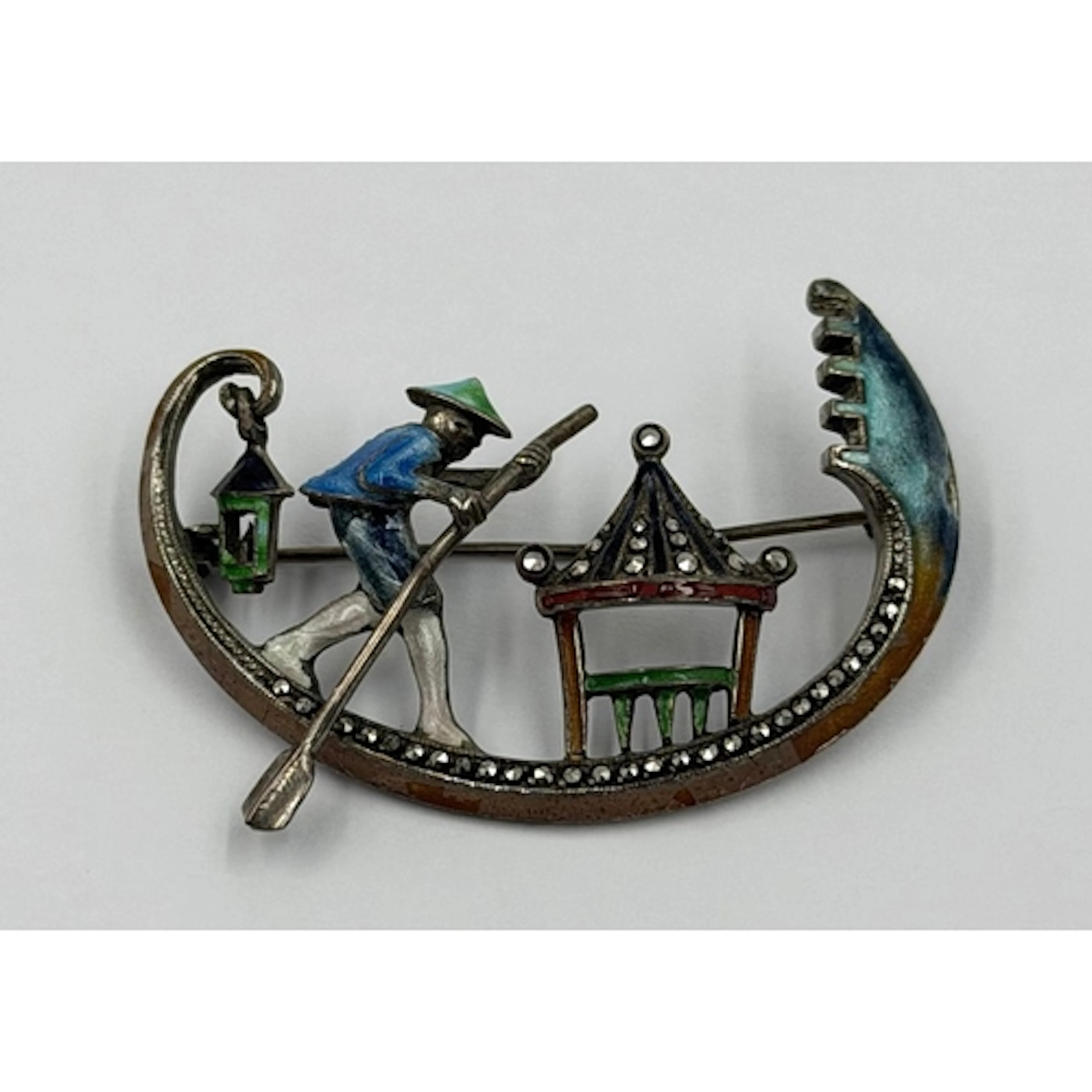 Silver and enamel brooch depicting a Chinese Sampan boat