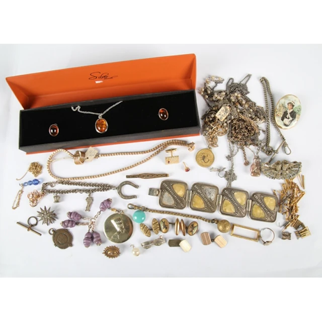 Costume jewellery to include gem set necklace with matching ...