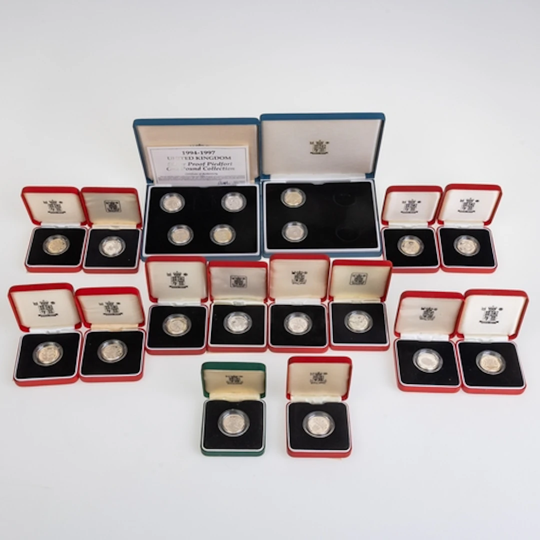 COINS - BRITISH MODERN £1 PIEDFORT COLLECTION. Collection of...