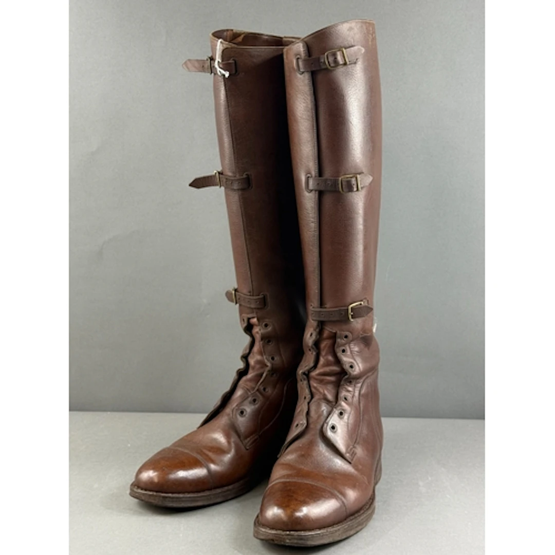 Militaria: a pair of WW1 Officers brown leather riding boots...