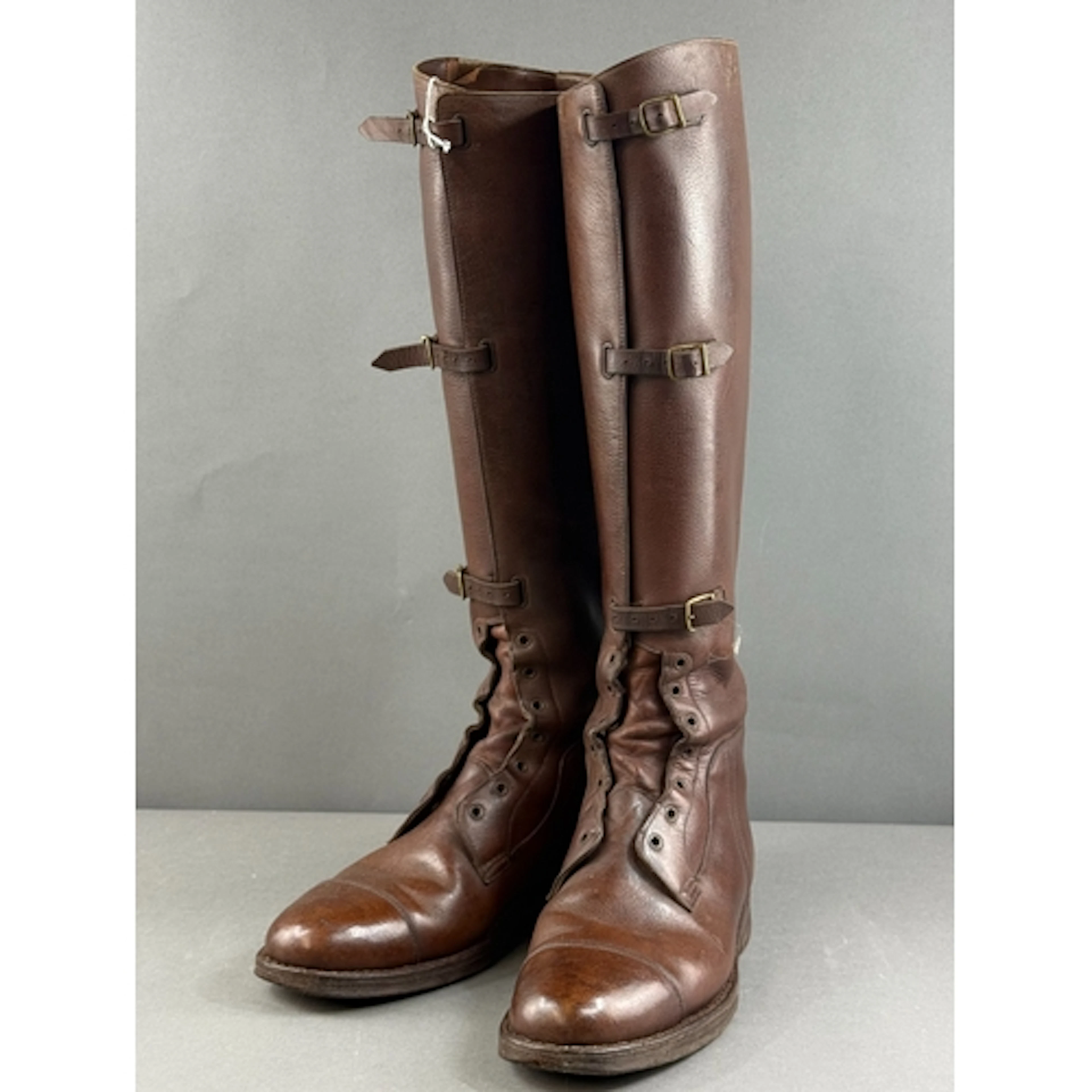 Militaria: a pair of WW1 Officers brown leather riding boots...